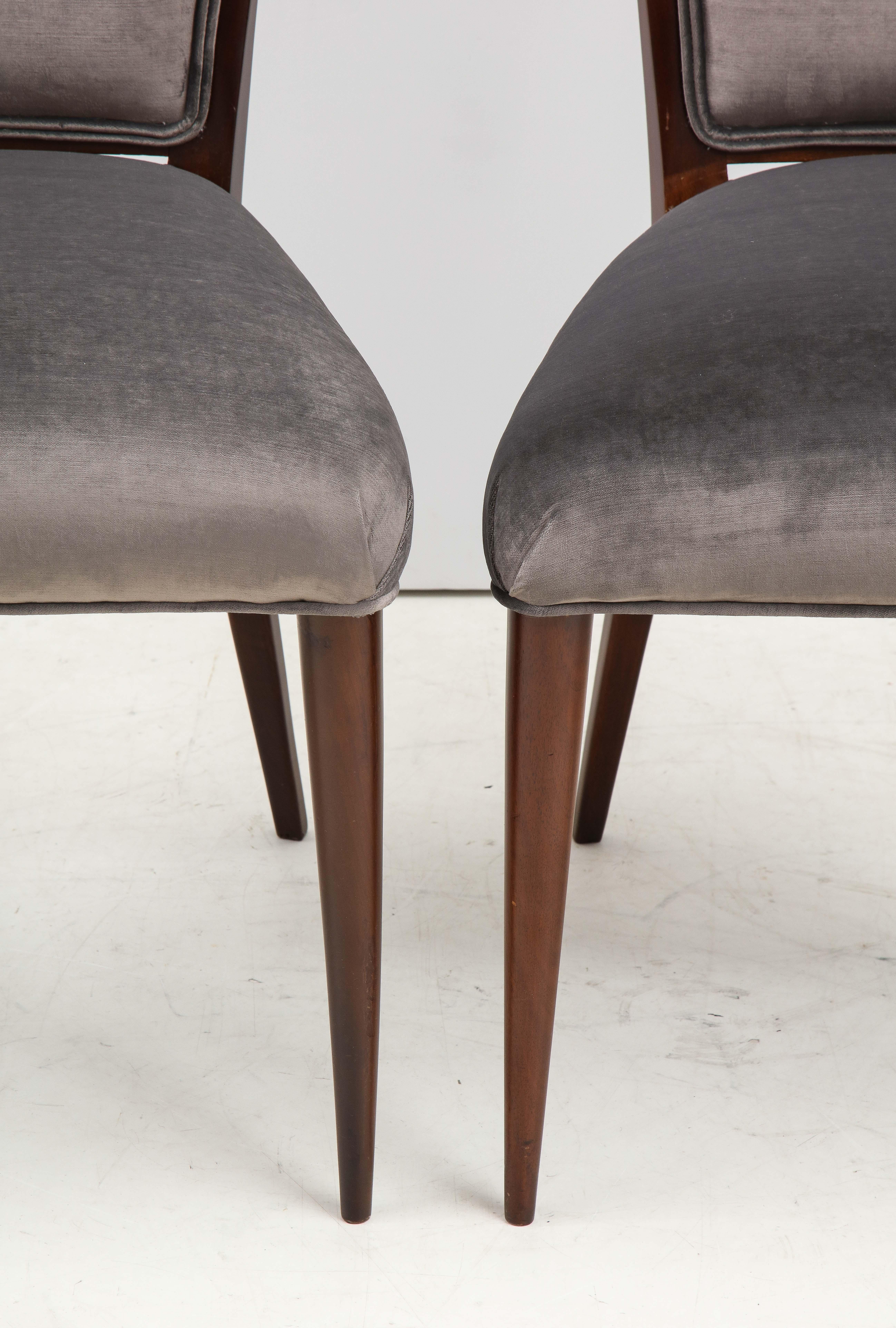 1960s Modernist Italian Walnut Dining Chairs In Good Condition For Sale In New York, NY