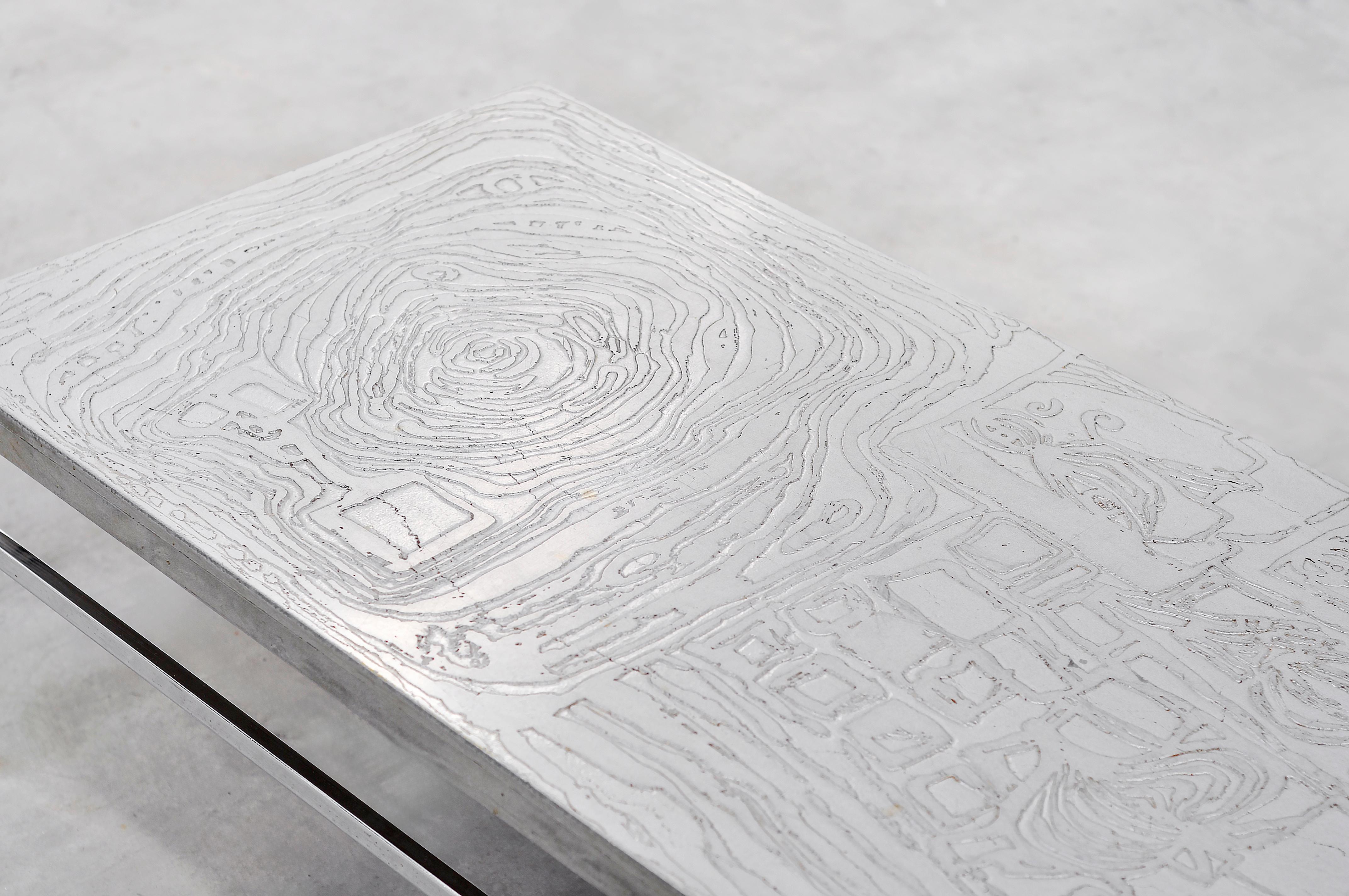 Milieu du XXe siècle Table basse moderniste en métal gravé des années 1960 en vente