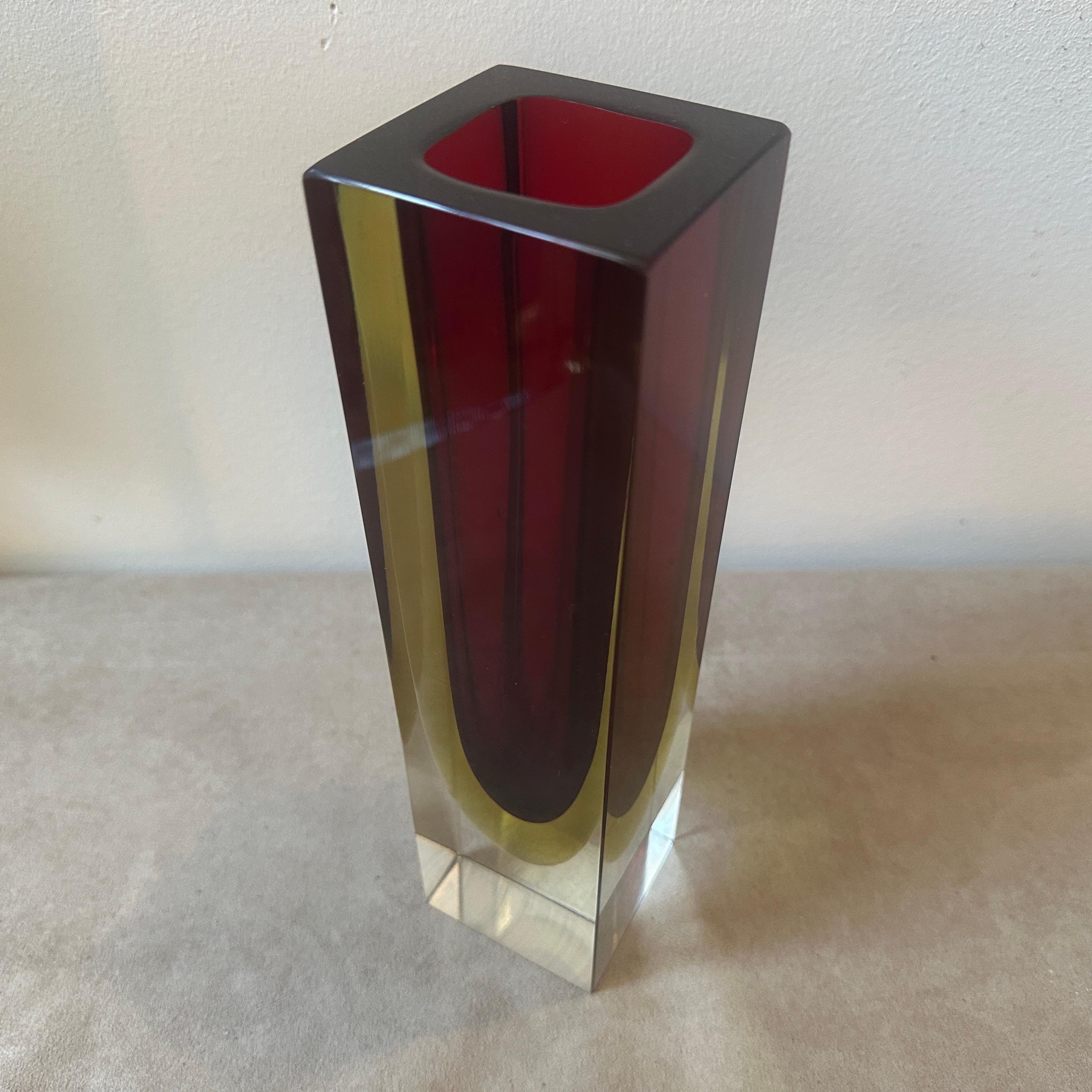 1960s, Modernist Red and Yellow Sommerso Murano Glass Square Vase by Seguso In Good Condition For Sale In Aci Castello, IT