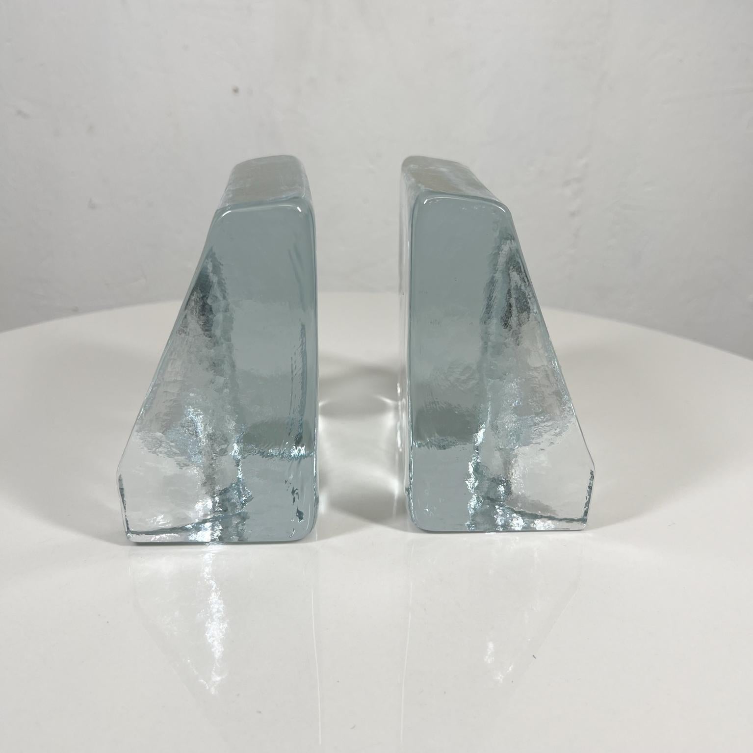 1960s Fine pair of sculptural Blenko Handcrafted wedge-shaped Clear Glass Bookends
Designer Wayne Husted
5.13 tall x 5 w x 3 d
Preowned unrestored vintage original condition
See images please.


