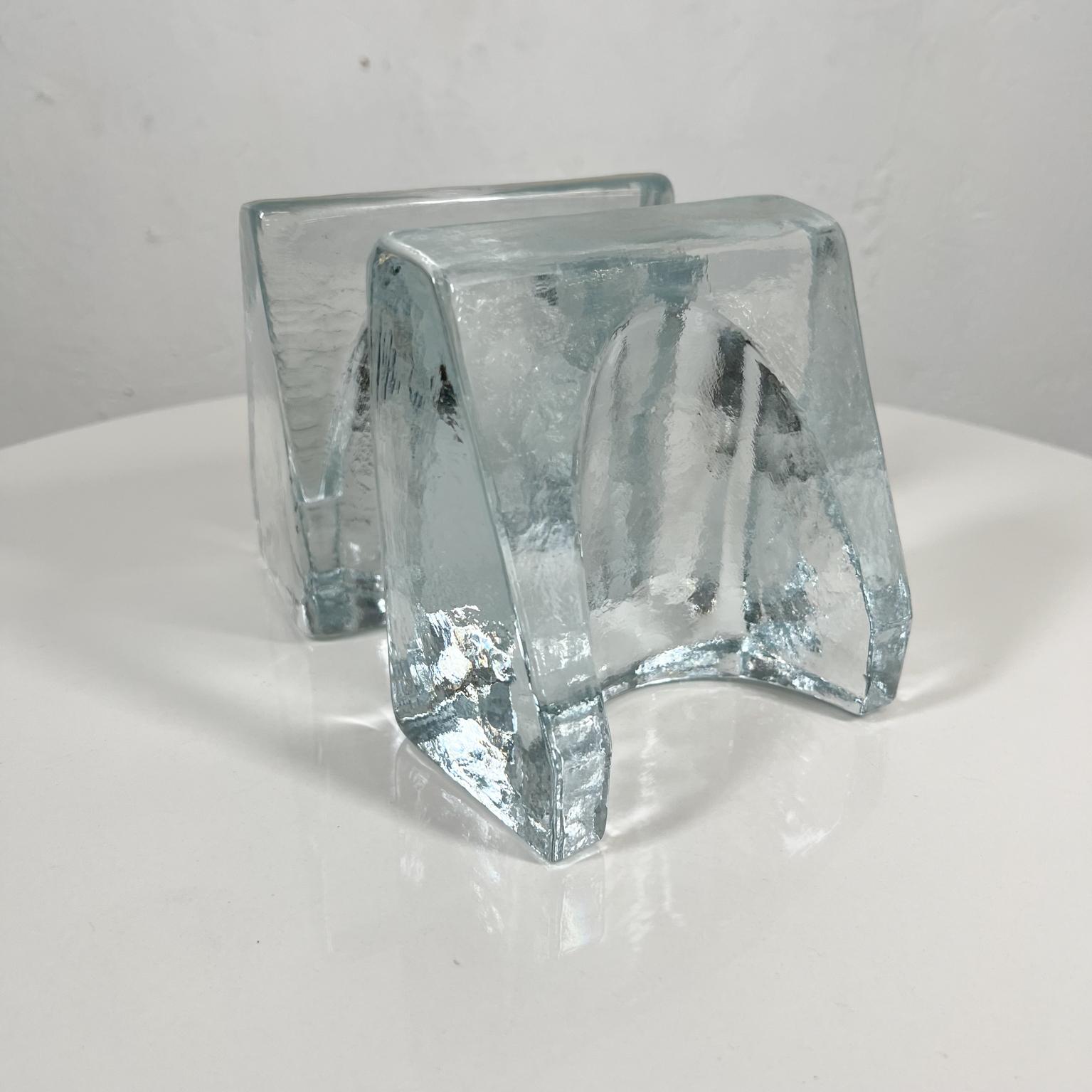 1960s Modernist Sculptural Clear Glass Wedge Bookends Wayne Husted Blenko WV In Good Condition In Chula Vista, CA