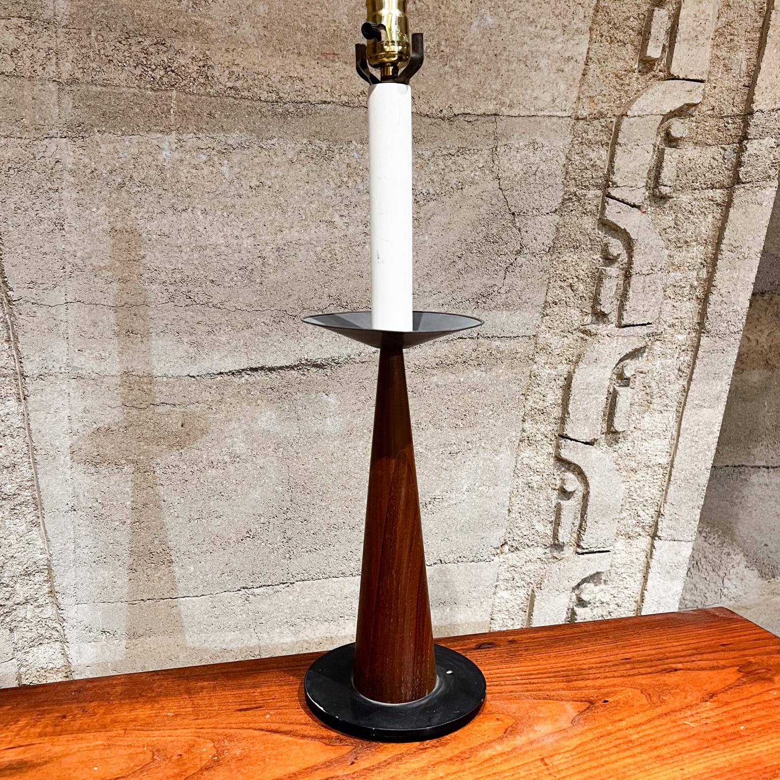 1960s Mexican Modernism Custom Cone Shaped Table Lamp
Handmade Mexico
Mahogany Wood and Bronze
23.5 h x 6 diameter at widest
Original Preowned Vintage Unrestored Condition.
Lamp shade is not included.
Please refer to images provided.