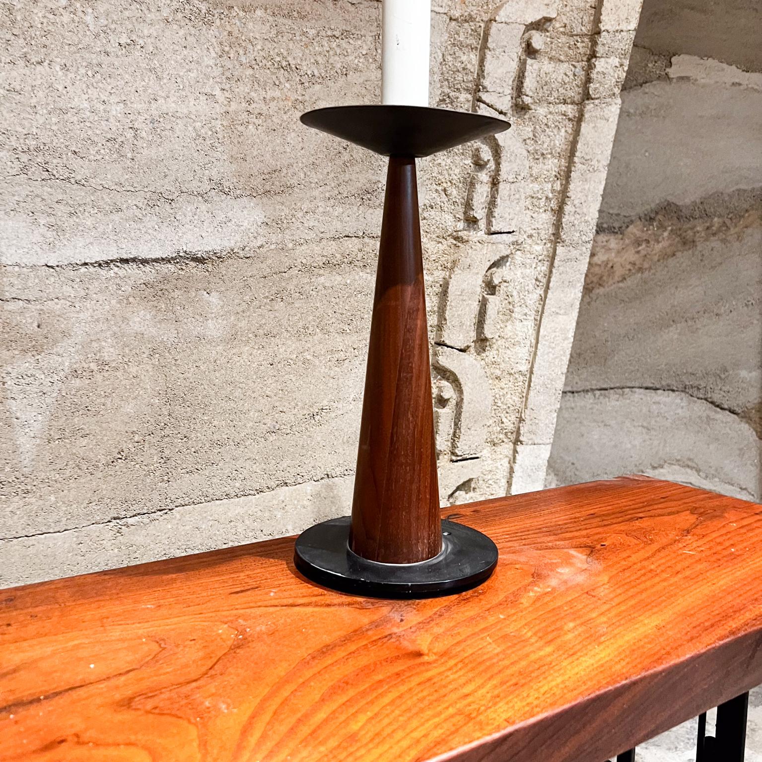 1960s Modernist Cone Table Lamp Mahogany Bronze Mexico In Good Condition For Sale In Chula Vista, CA