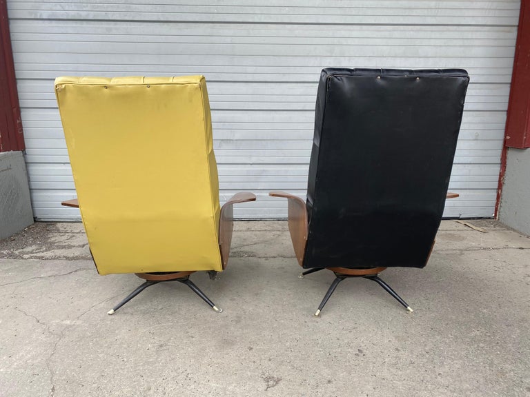 American 1960s Modernist Tilt / Swivel Lounge Chairs designed by Murphy Miller, Plycraft For Sale