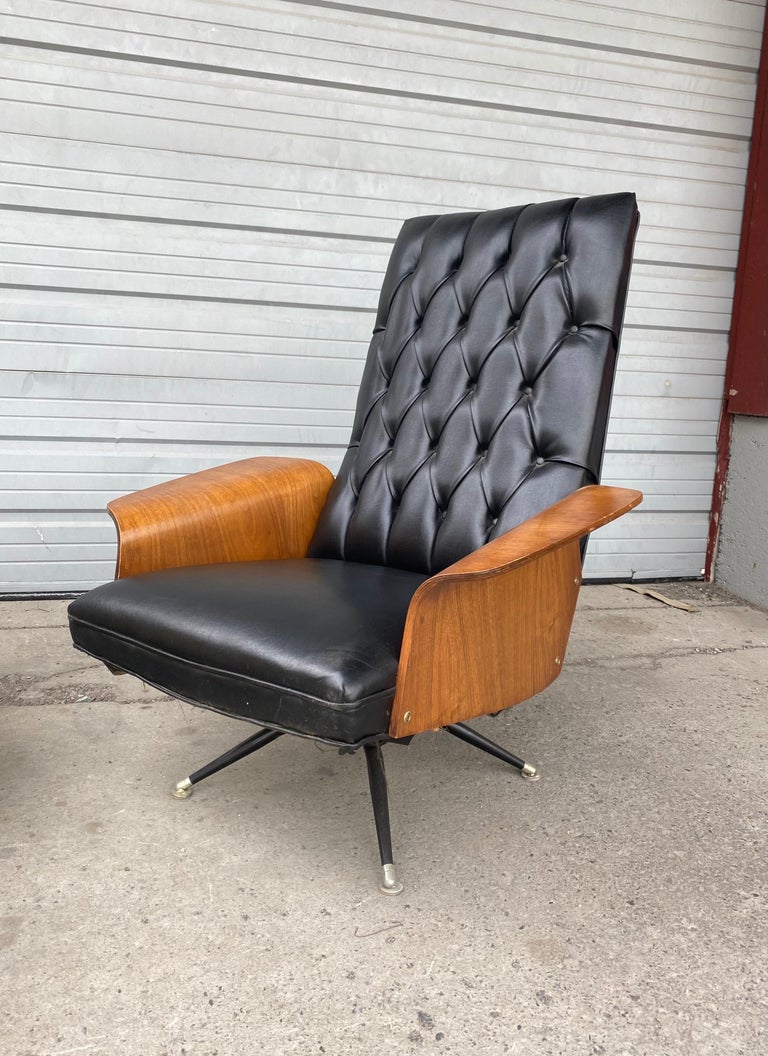 1960s Modernist Tilt / Swivel Lounge Chairs designed by Murphy Miller, Plycraft In Good Condition For Sale In Buffalo, NY
