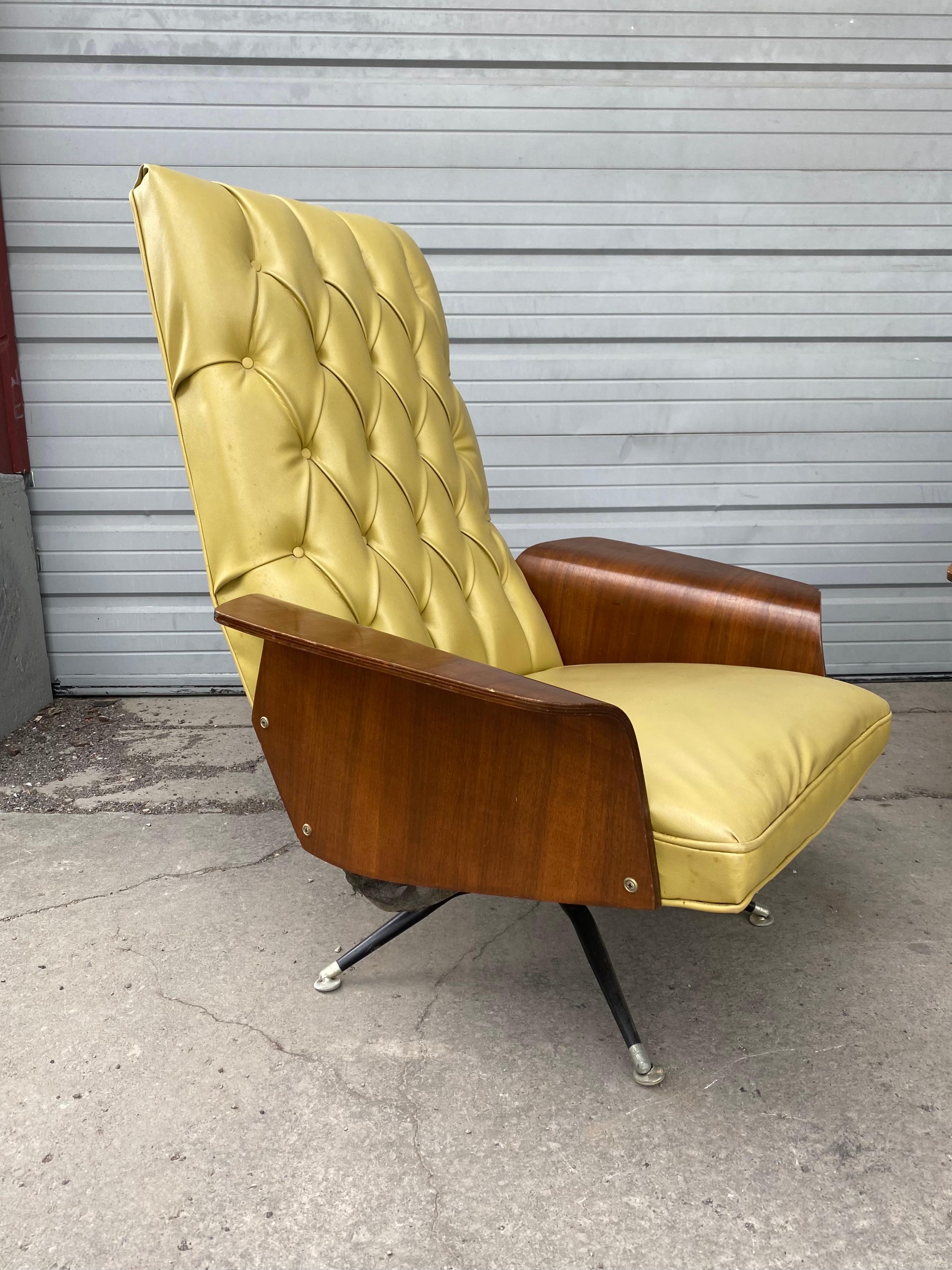 Mid-Century Modern 1960s Modernist Tilt / Swivel Lounge Chairs designed by Murphy Miller, Plycraft