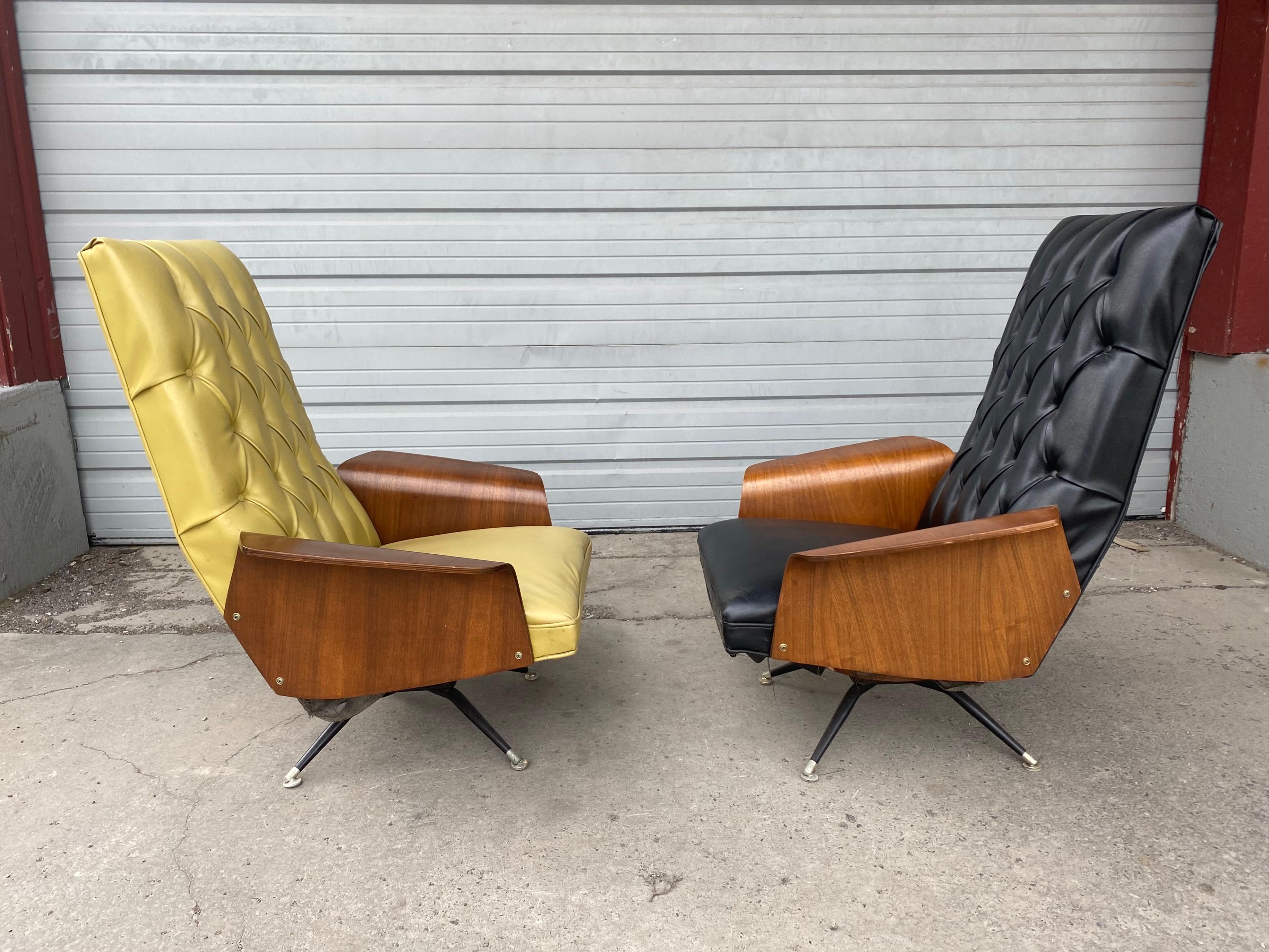 American 1960s Modernist Tilt / Swivel Lounge Chairs designed by Murphy Miller, Plycraft