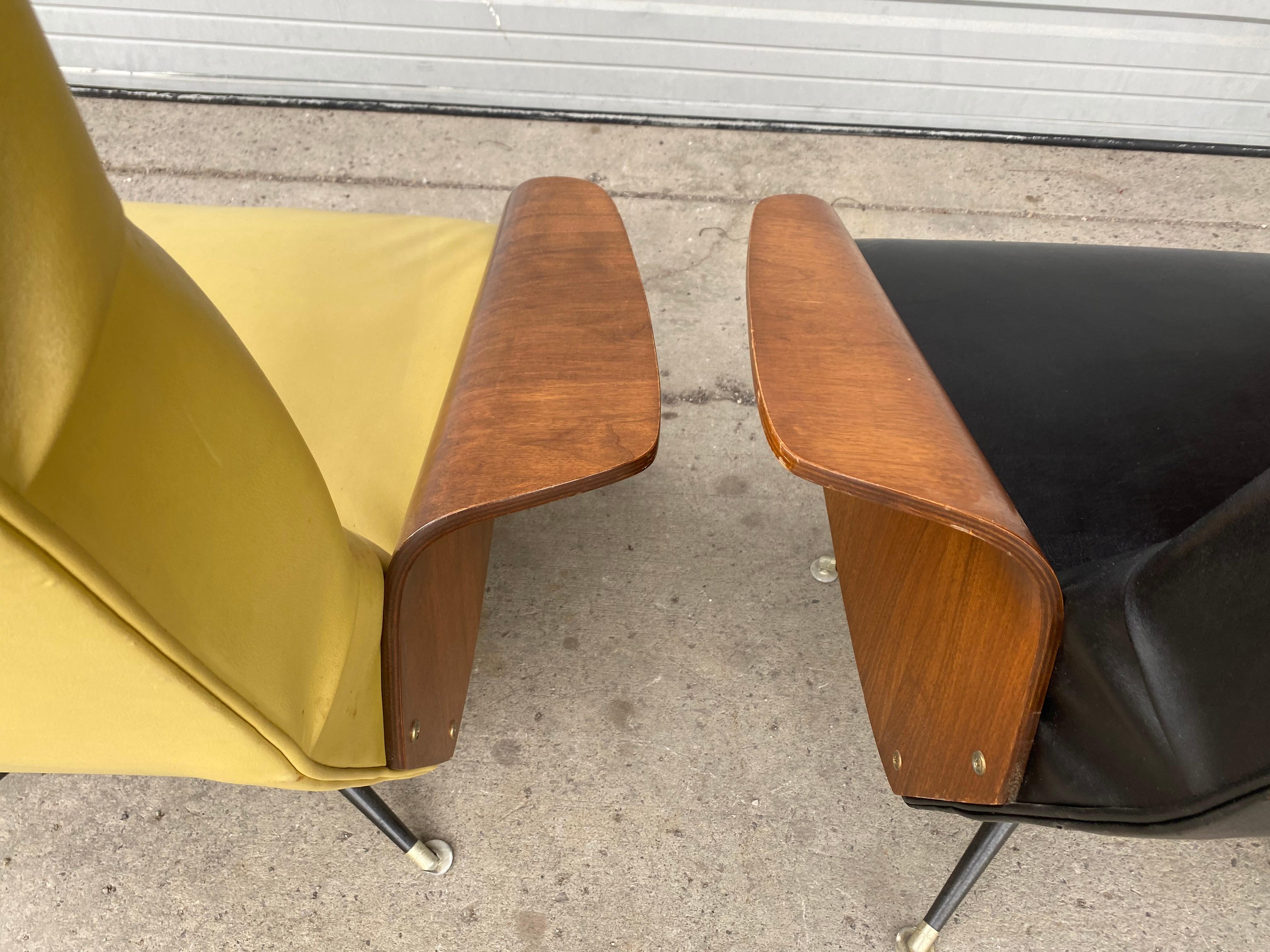 1960s Modernist Tilt / Swivel Lounge Chairs designed by Murphy Miller, Plycraft In Good Condition In Buffalo, NY