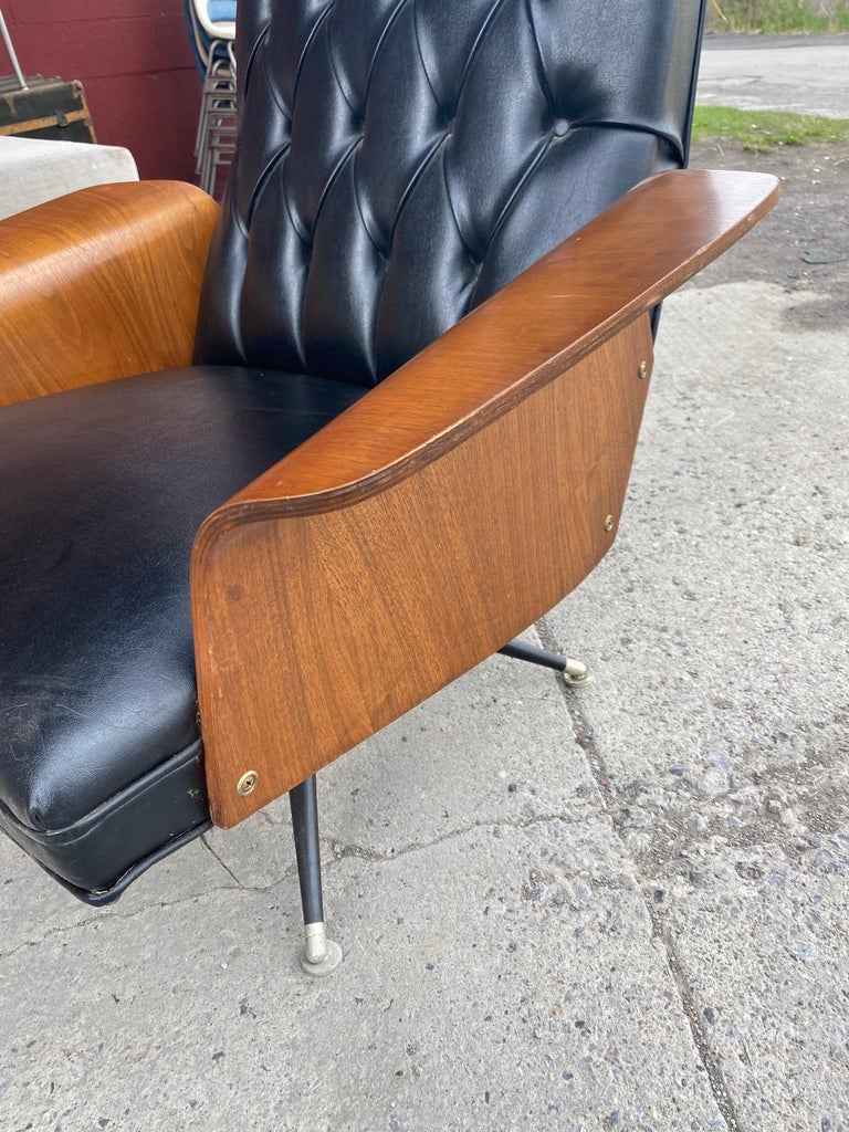 1960s Modernist Tilt / Swivel Lounge Chairs designed by Murphy Miller, Plycraft For Sale 2