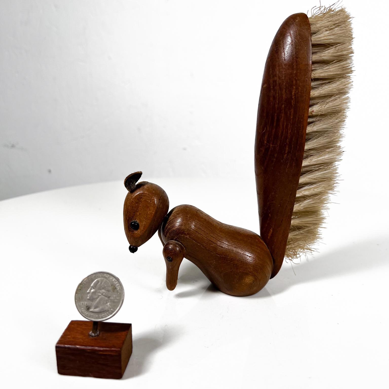 1960s Modernist Wood Squirrel Personal Valet Brush Style Bojesen In Good Condition For Sale In Chula Vista, CA