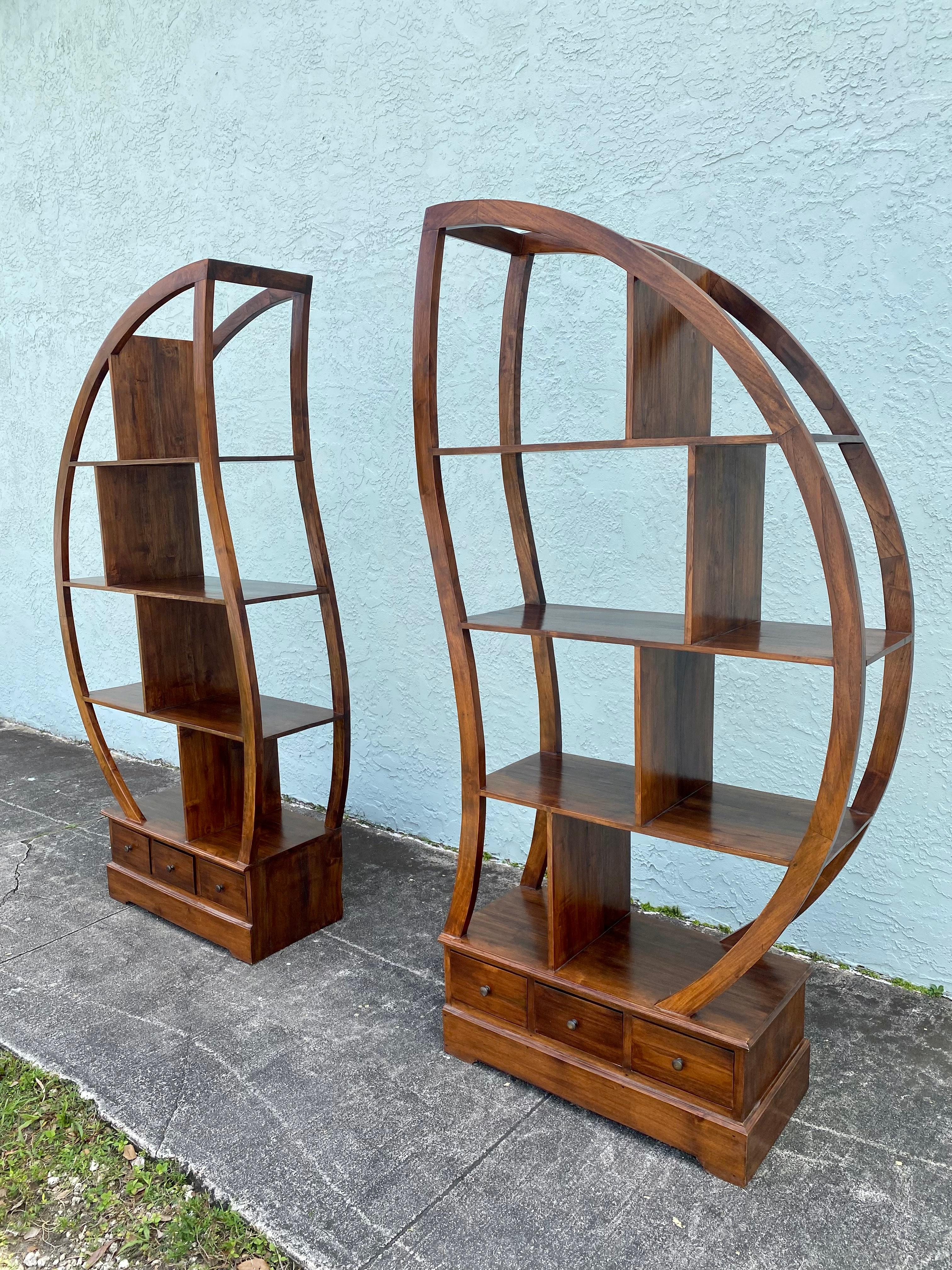 1960 McCobb Modular Walnut Sculptural Etagere Shelves Display Cabinet  en vente 10