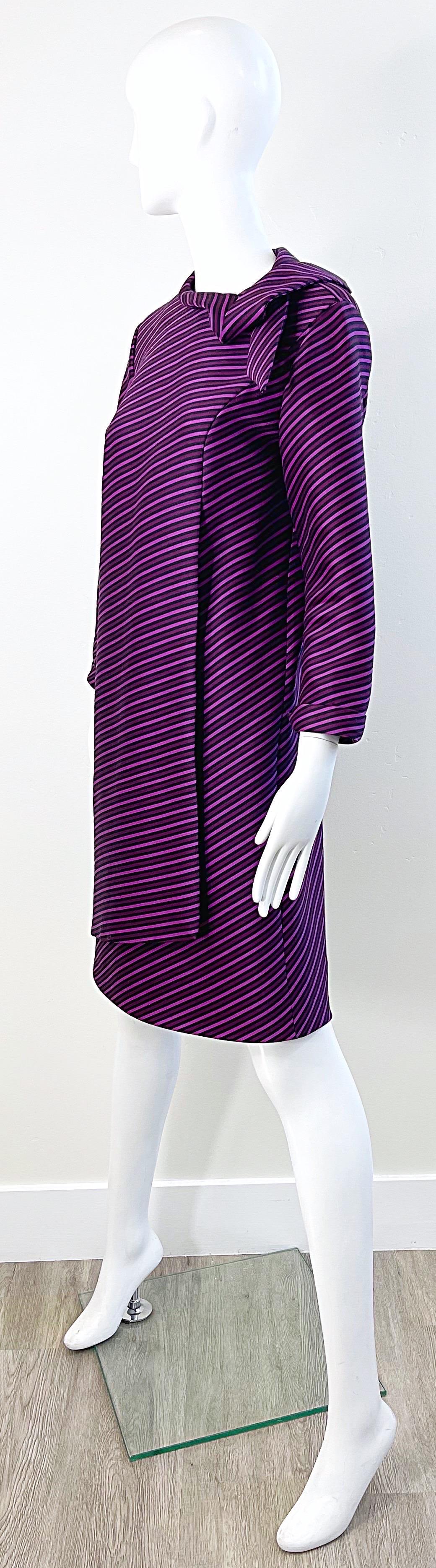 Robe vintage à manches longues en soie à rayures violettes Moe Nathan New York, années 1960 Pour femmes en vente