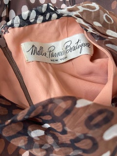 Abito anni '60 Mollie Parnis Brown Tan Ivory Abstract Polka Dot Silk Chiffon