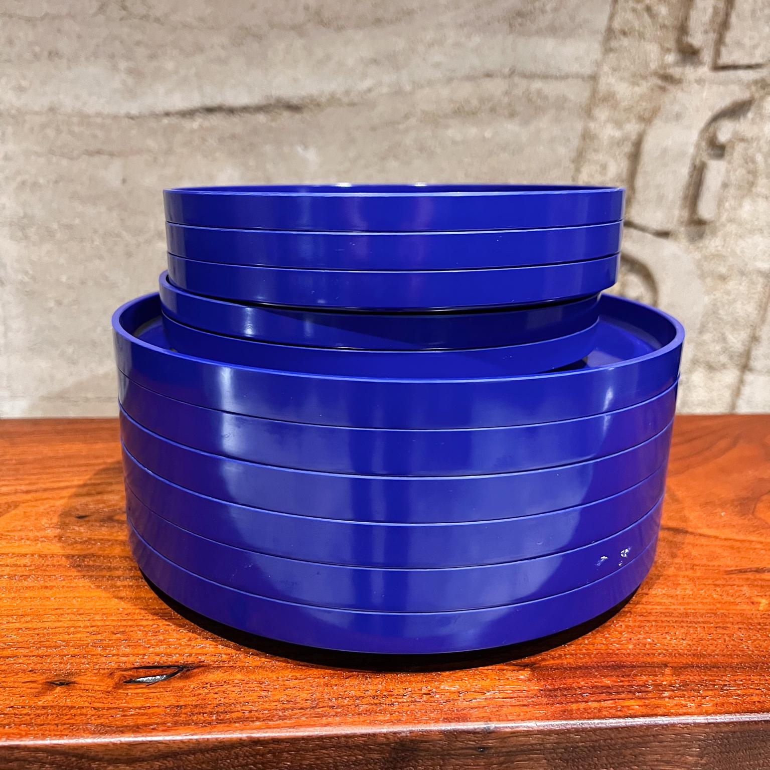 1964 MoMA Massimo & Lella Vignelli
11 Stackable Blue Plates Heller Design
Large 9.75 x 1 tall (6 plates)
Small 7.5 diameter x .75 tall (5 plates)
Stamped by maker.
Preowned vintage condition
See all images.