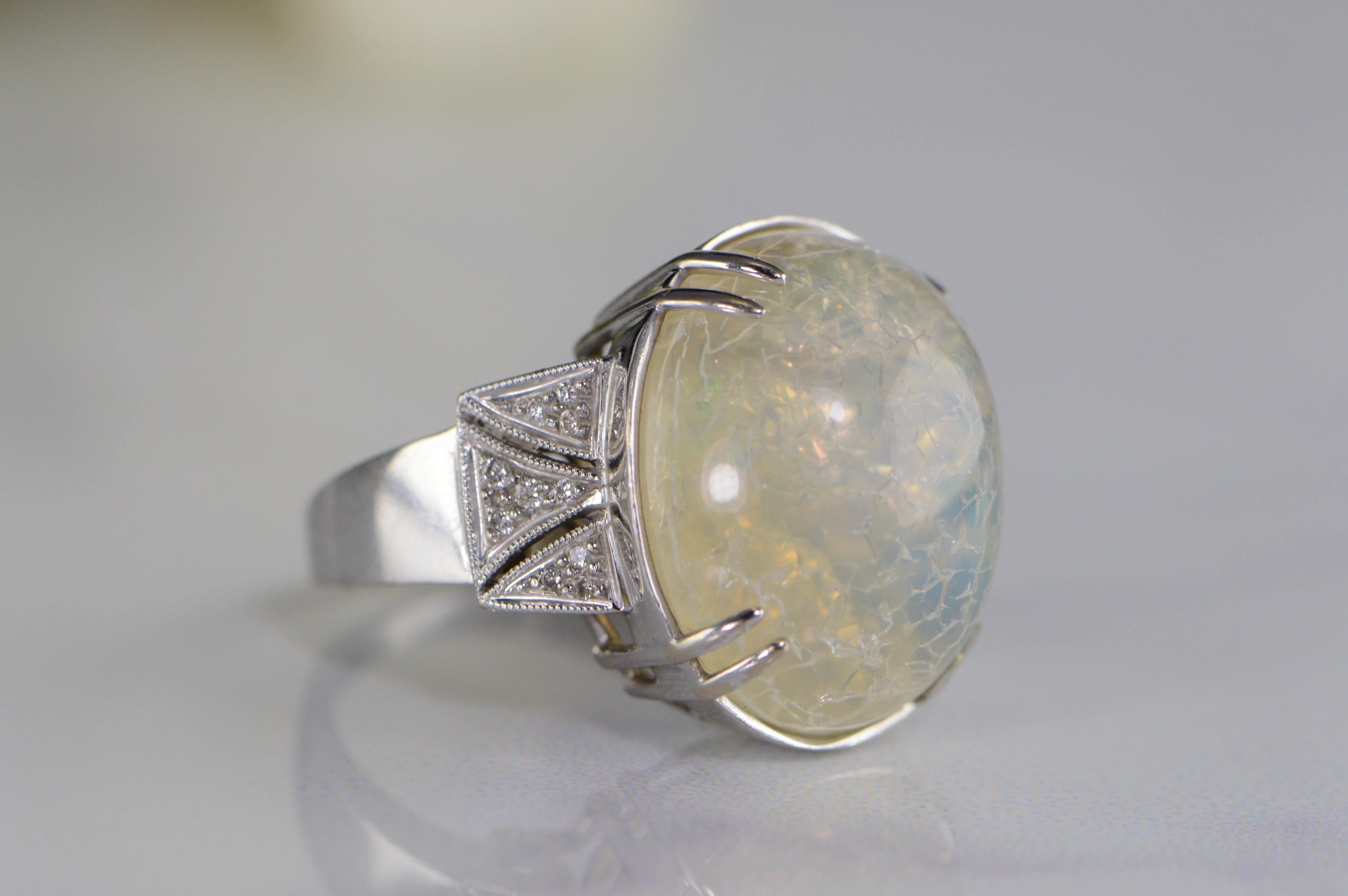 1960s Moonstone Diamond White Gold Ring In Good Condition In Frederick, MD