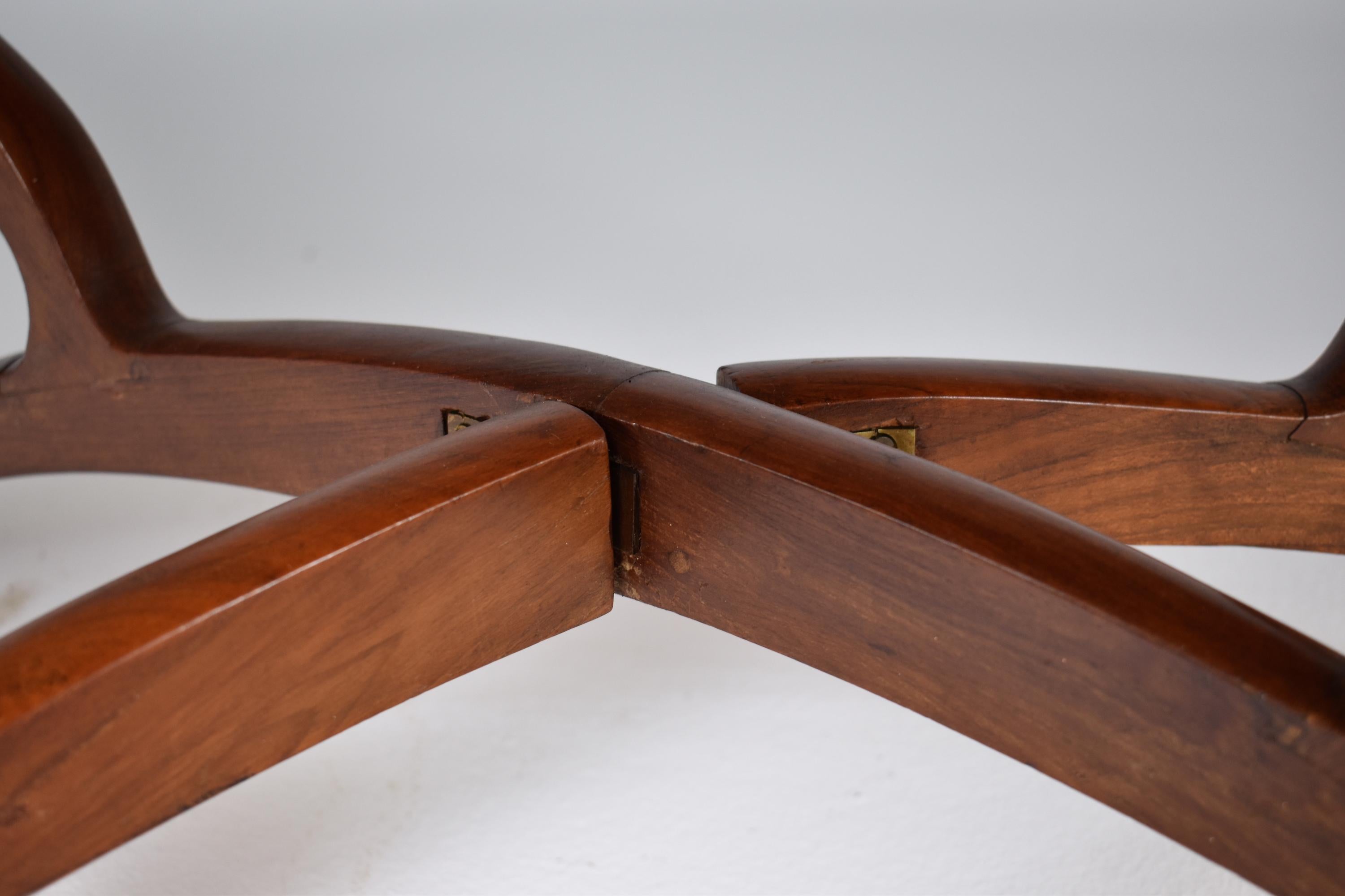 Mauresque Table à plateau pliable mauresque des années 1960  en vente