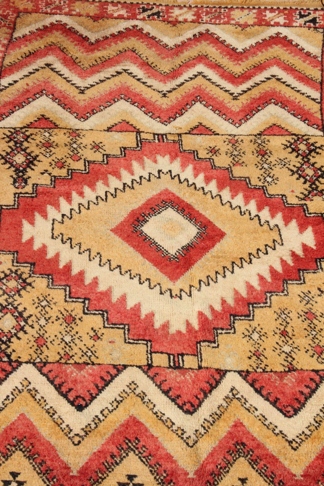 1960s Moroccan authentic Berber Rug Orange Yellow and Ivory 10 ft x 5ft. For Sale 5