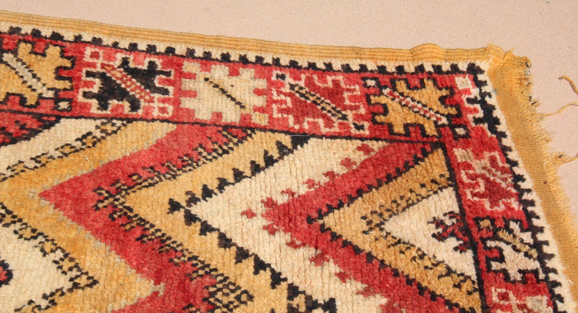 1960s Moroccan authentic Berber Rug Orange Yellow and Ivory 10 ft x 5ft. For Sale 8