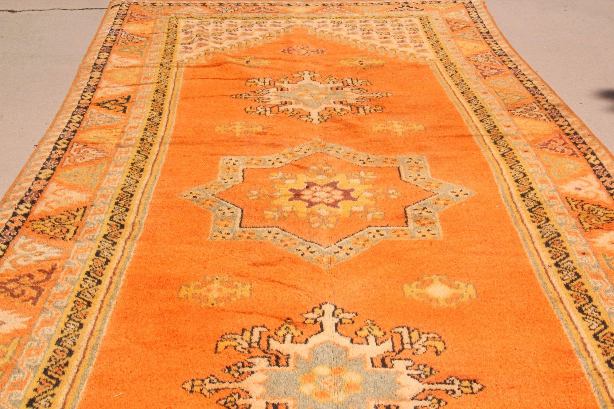 1960er Marokkanischer Berberteppich Gebranntes Orange 16ft lang im Angebot 6