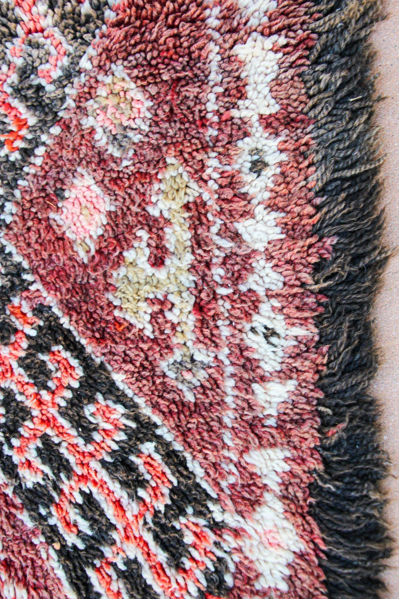 1960s Moroccan Berber Rug Pink Vintage Rehmana Marrakech Carpet For Sale 4