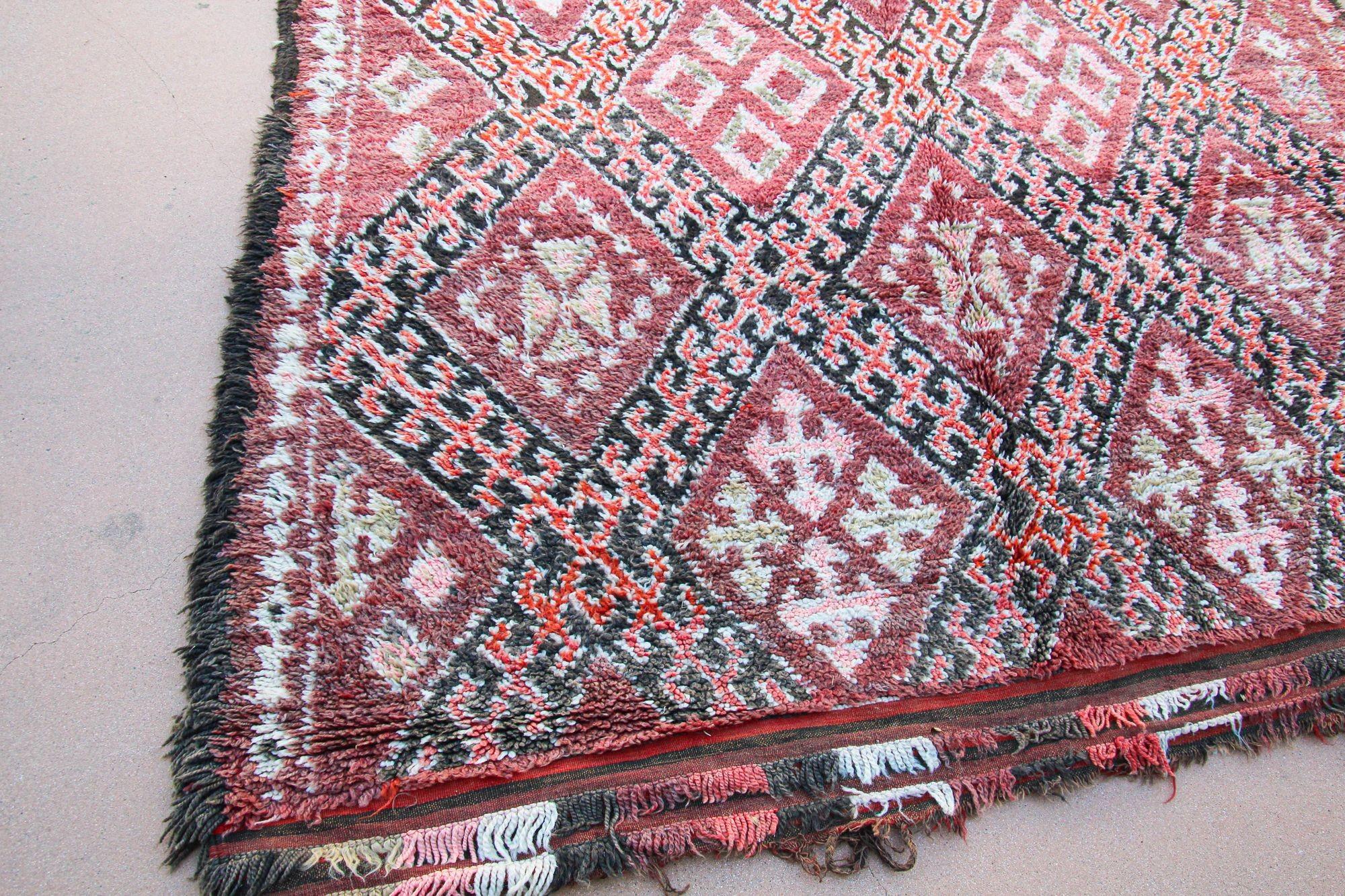 1960s Moroccan Berber Rug Pink Vintage Rehmana Marrakech Carpet For Sale 6