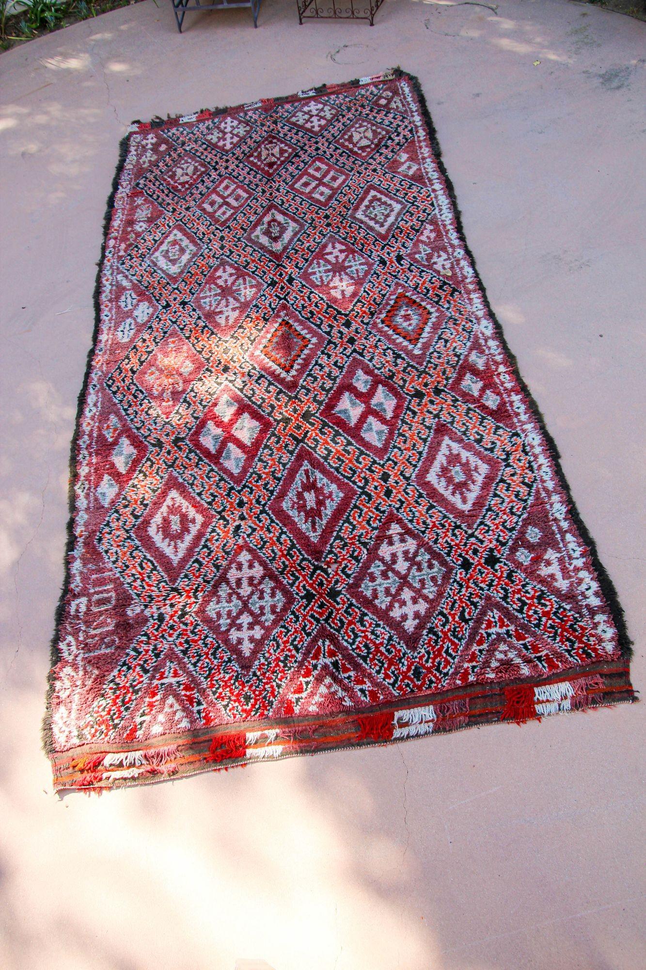 1960s Moroccan Berber rug with pink and black and white cors.From the plains of Marrakech, one of a kind vintage hand woven Rehmana Berber rug.Clector piece vibrant cors and asymmetrical compositions hand knotted hand-spun wo and natural dyes. For