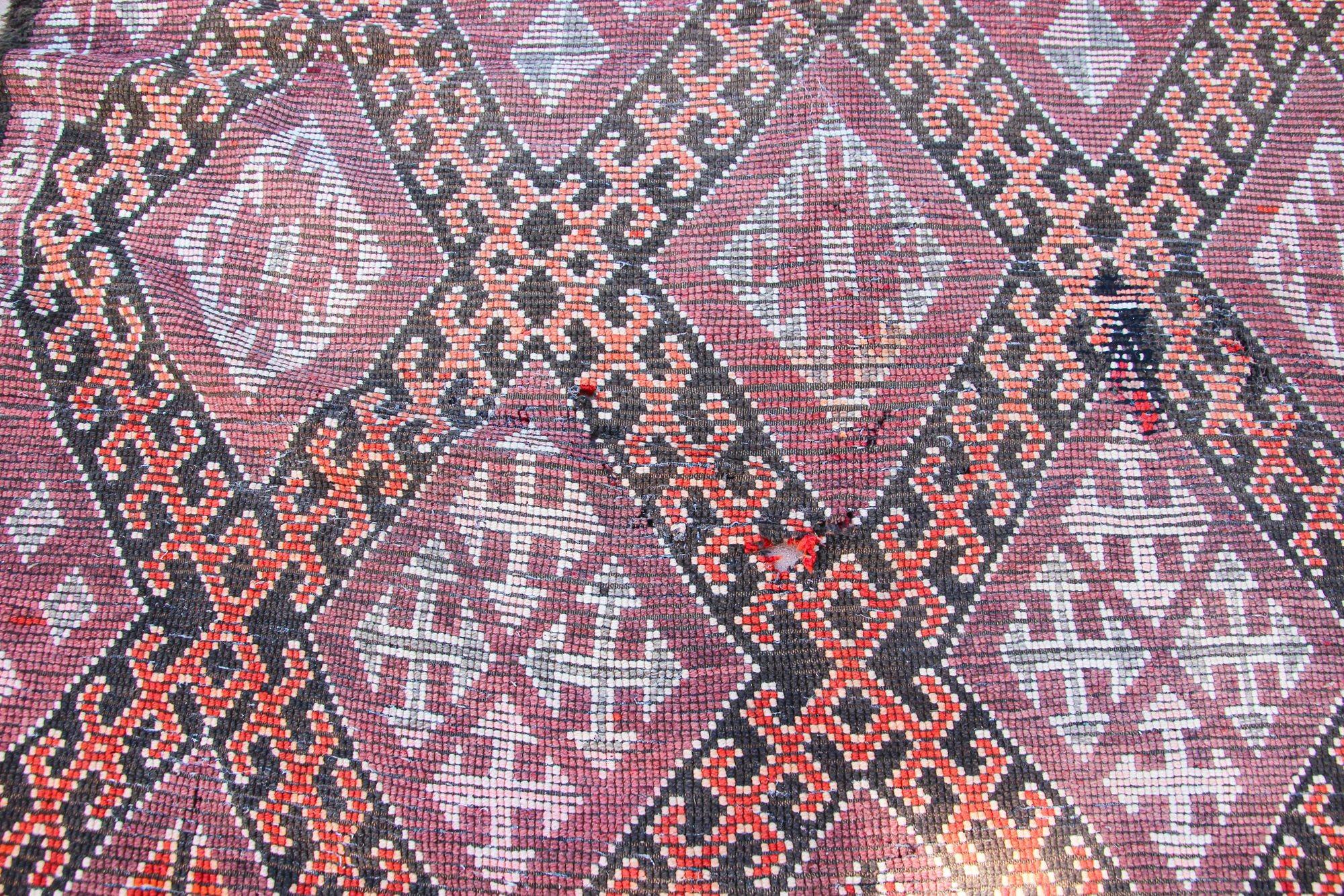 1960s Moroccan Berber Rug Pink Vintage Rehmana Marrakech Carpet For Sale 13