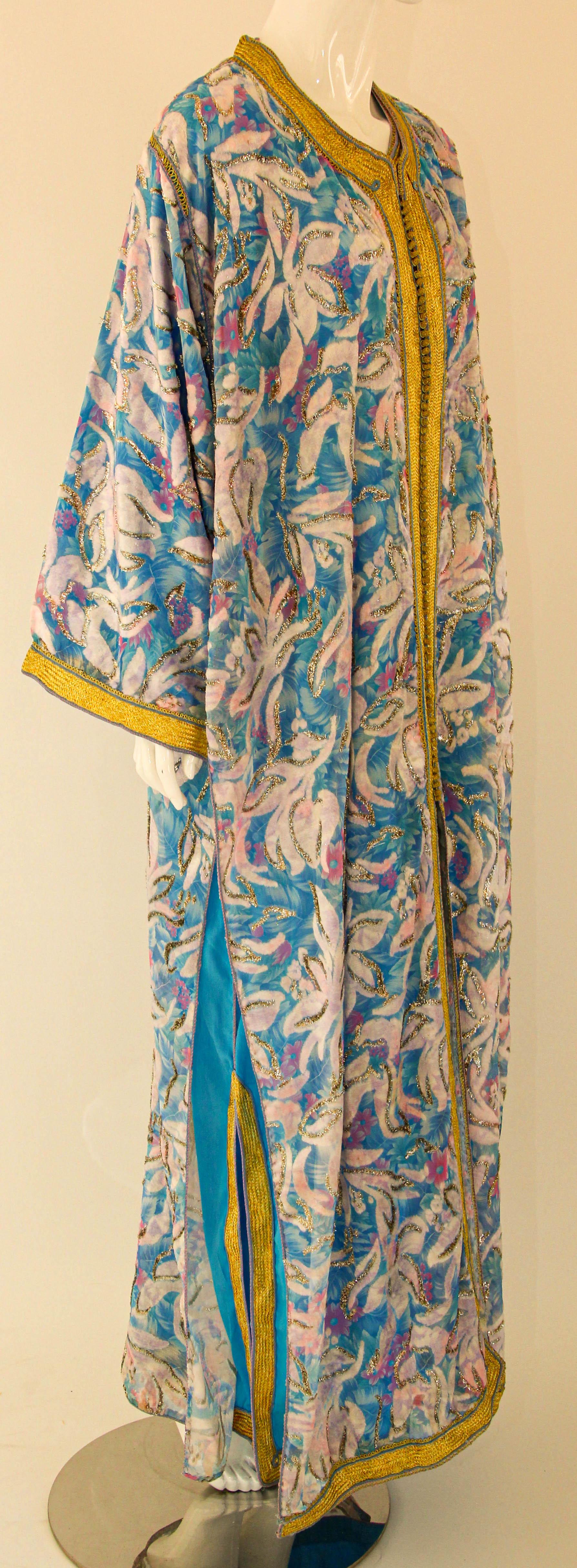 1960s Moroccan Caftan Floral Silk Vintage Turquoise and Gold Kaftan, caftan set, under garment in solid turquoise blue satin with gold trim and over garment see through floral silk.
Elegant Moroccan caftan metallic silk floral brocade, turquoise