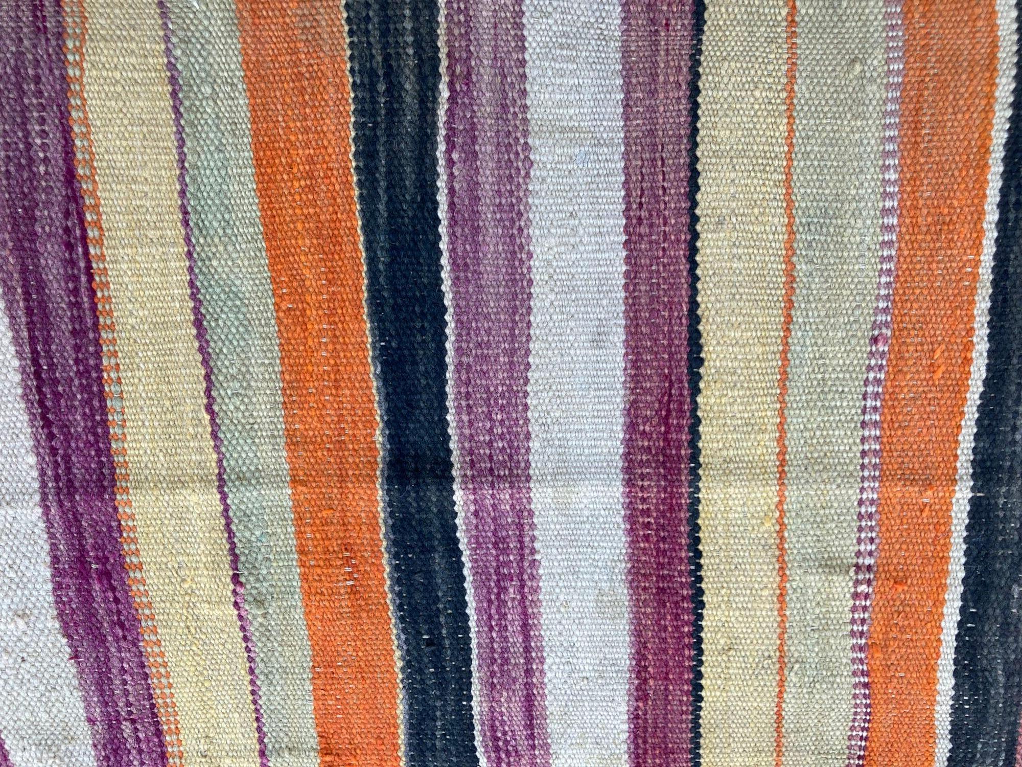 1960er Marokkanischer Stammesteppich Handgewebter Nordafrikanischer Ethnischer Textilbodenbelag im Angebot 5