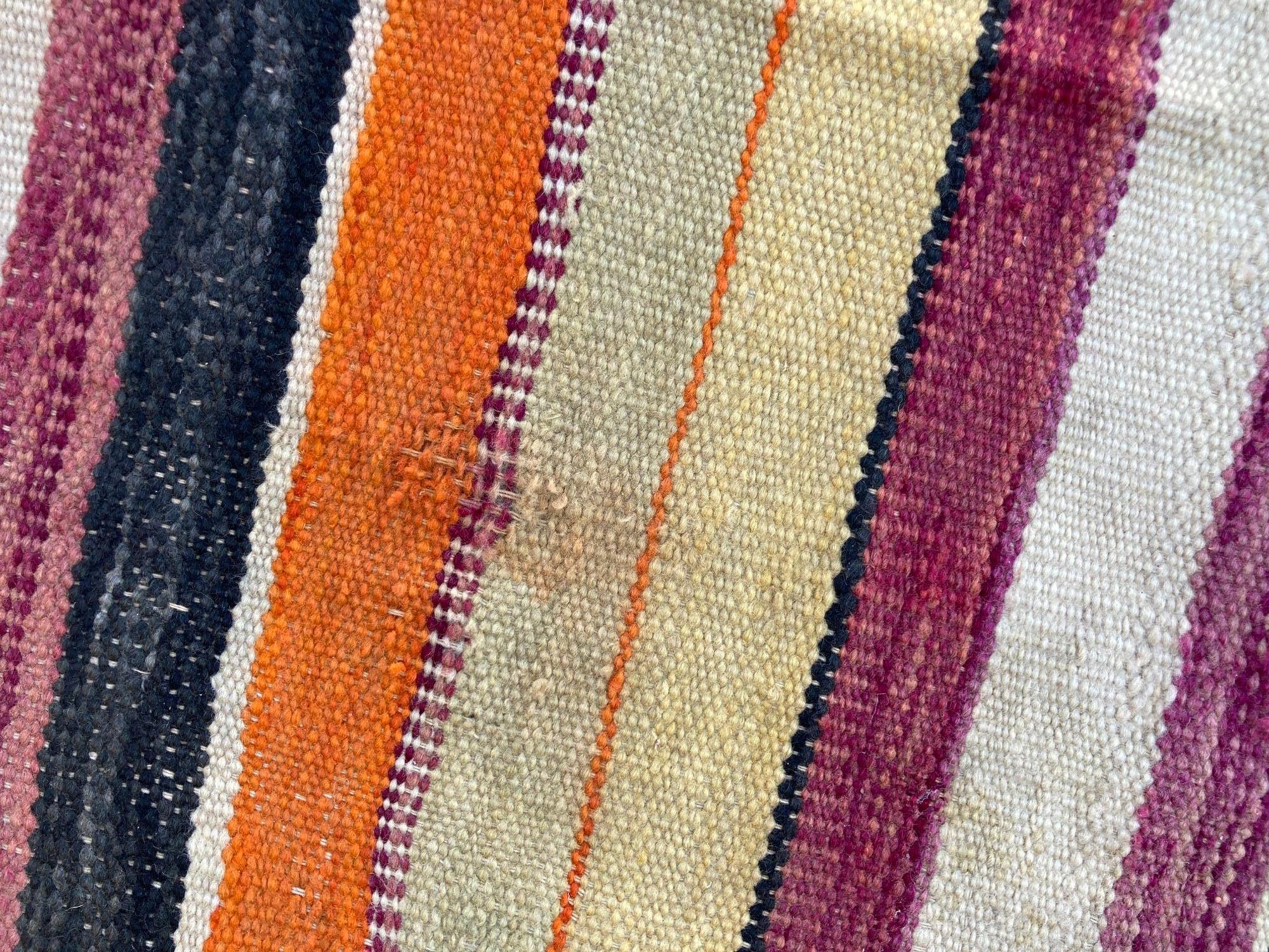 1960er Marokkanischer Stammesteppich Handgewebter Nordafrikanischer Ethnischer Textilbodenbelag im Angebot 9