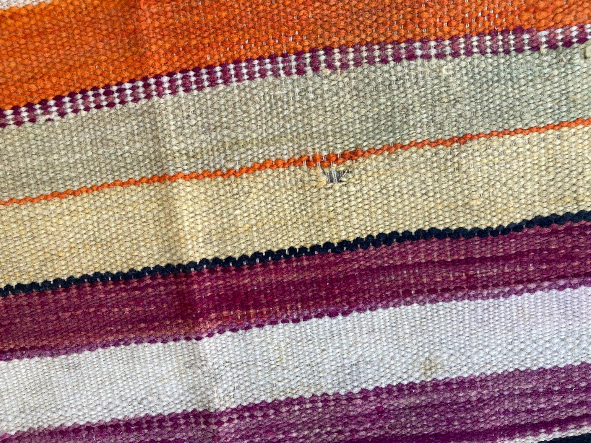 1960er Marokkanischer Stammesteppich Handgewebter Nordafrikanischer Ethnischer Textilbodenbelag im Angebot 10