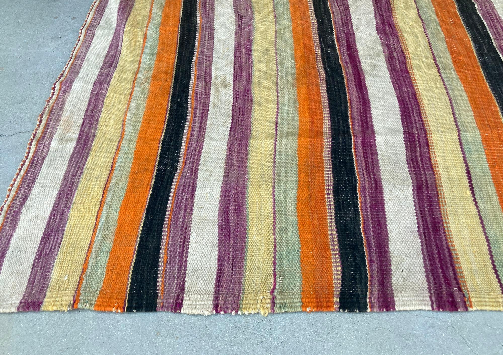 1960er Marokkanischer Stammesteppich Handgewebter Nordafrikanischer Ethnischer Textilbodenbelag im Angebot 13