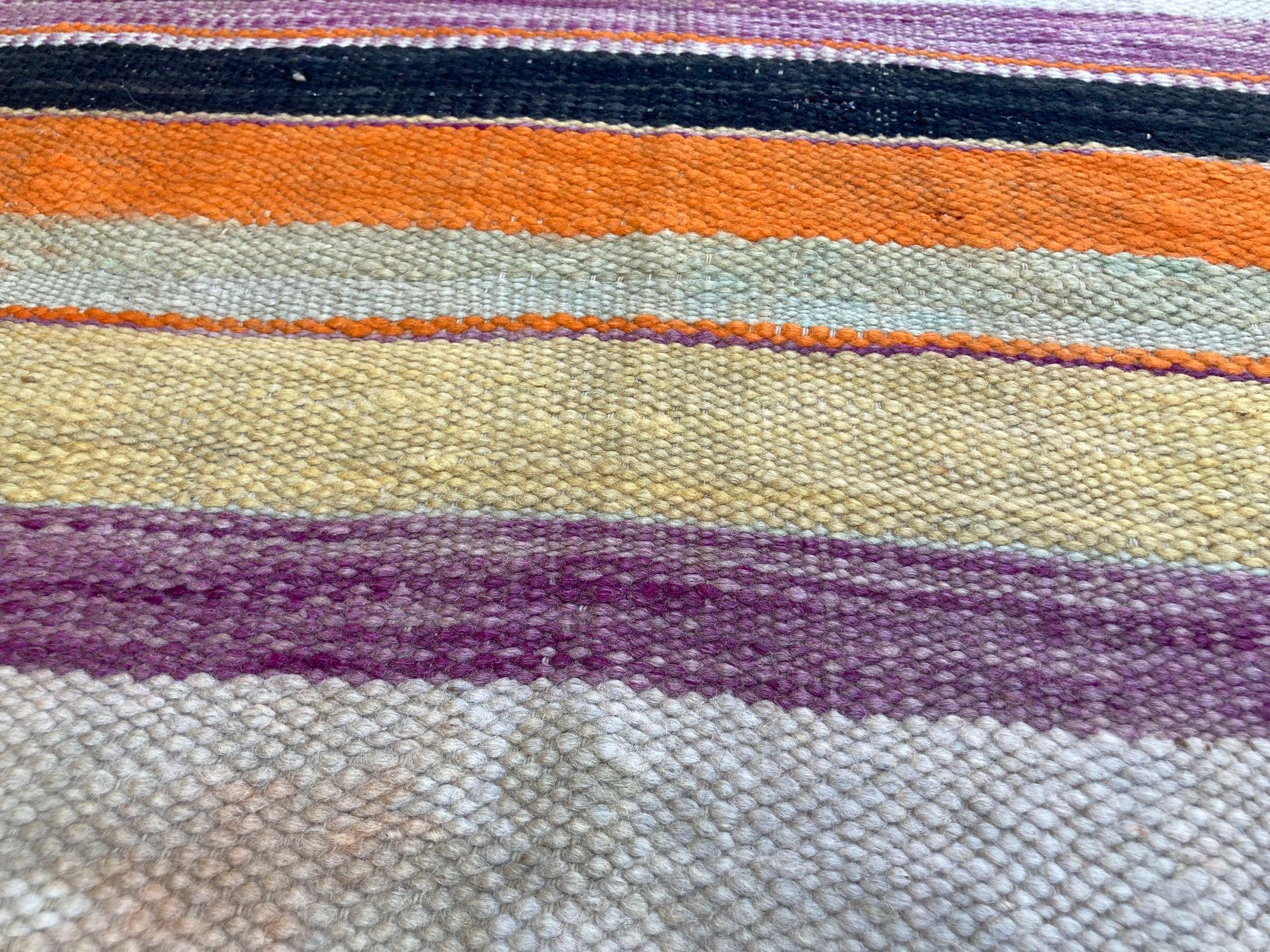 1960er Marokkanischer Stammesteppich Handgewebter Nordafrikanischer Ethnischer Textilbodenbelag (Wolle) im Angebot