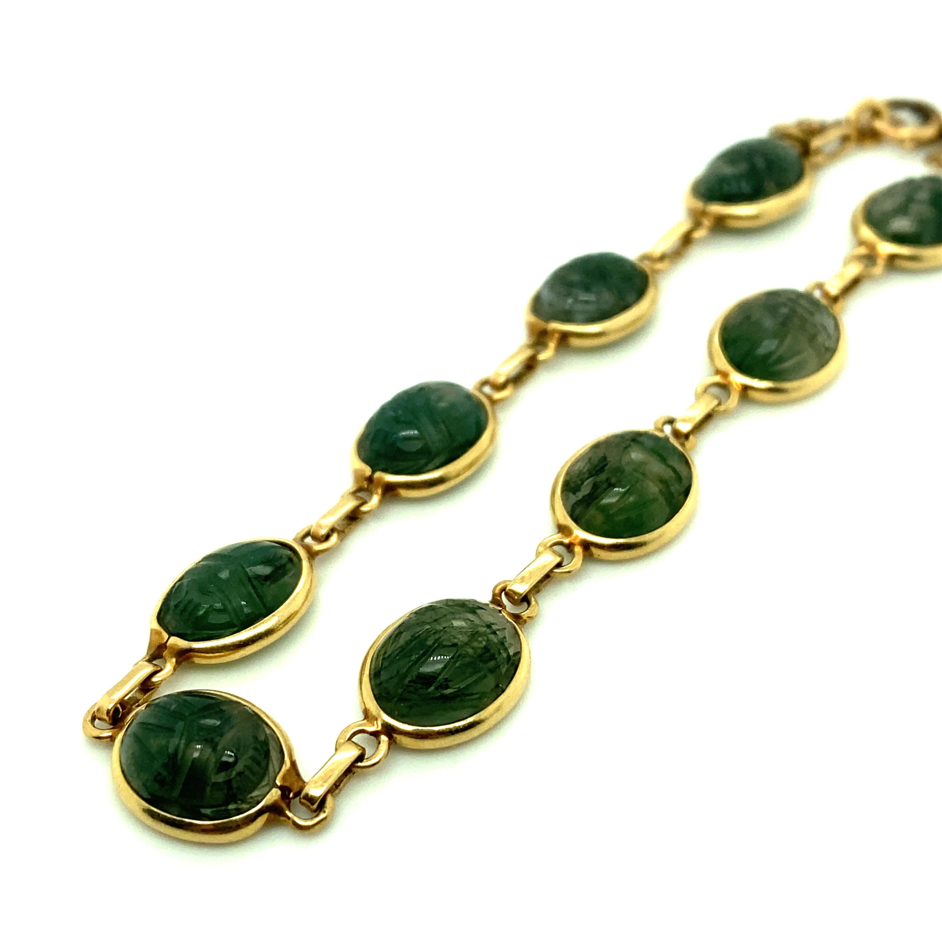 1960er Jahre Moss-Achat geschnitztes Skarabäus-Gliederarmband aus 14 Karat Gold (Ungeschliffen)