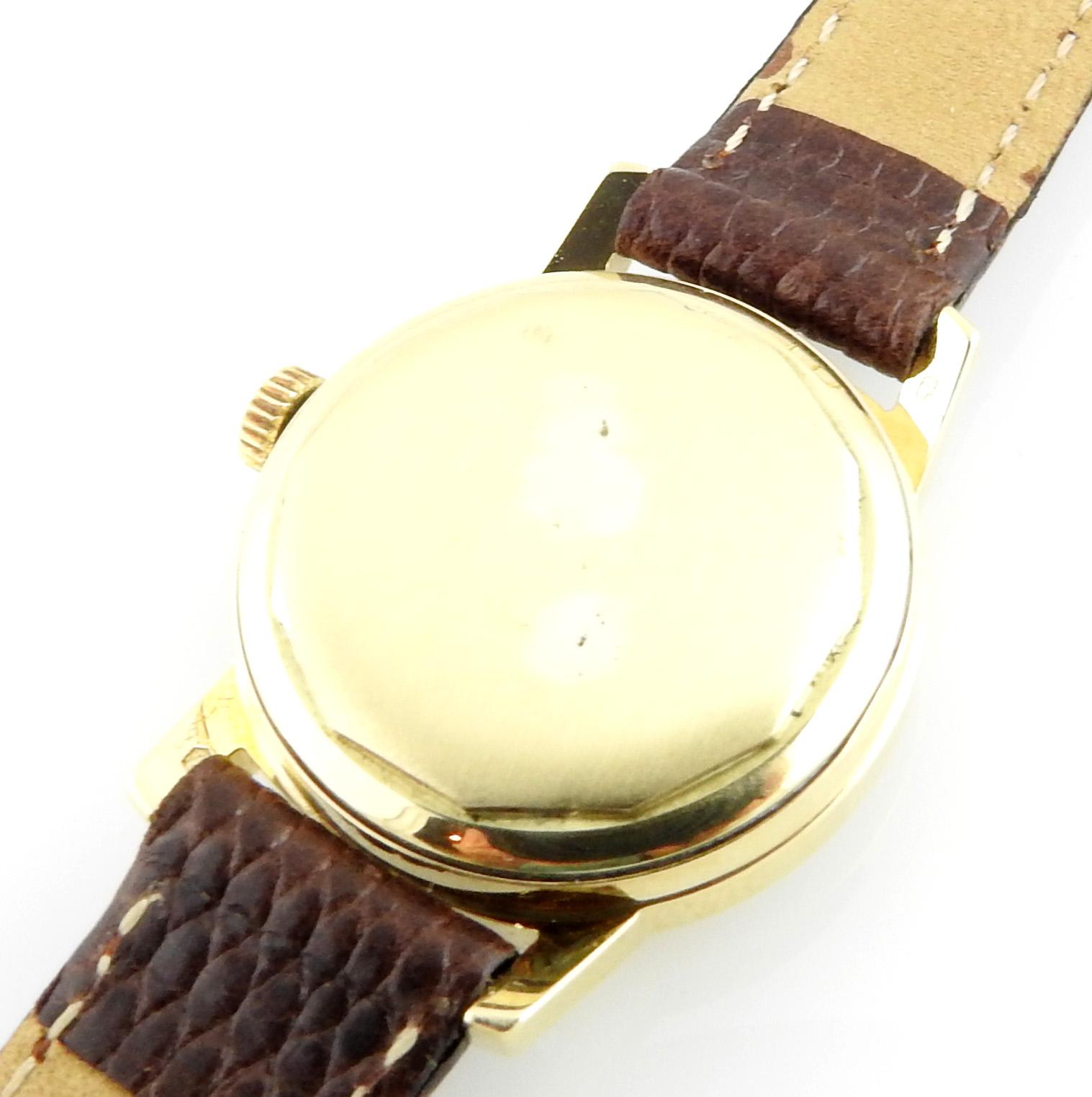 Movado des années 1960 pour Tiffany & Co. Montre à remontage manuel Queenmatic en or 14 carats pour femmes en vente 3