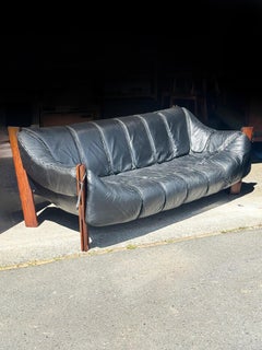 Canapé MP-211 des années 1960 de Percival Lafer en cuir noir et bois de rose