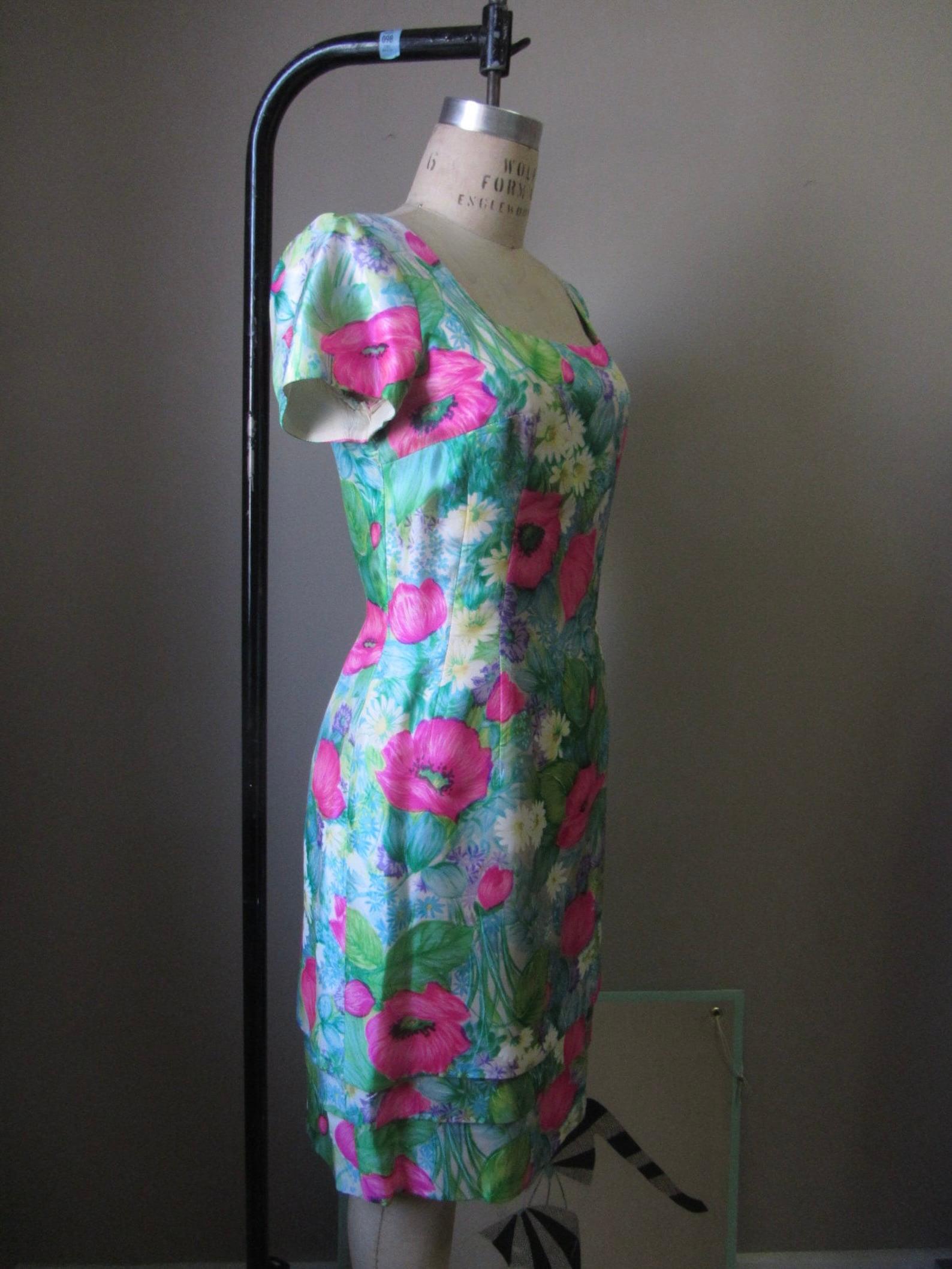 De las mujeres Mr. Blackwell Vestido de seda con estampado floral, circa años 60 en venta