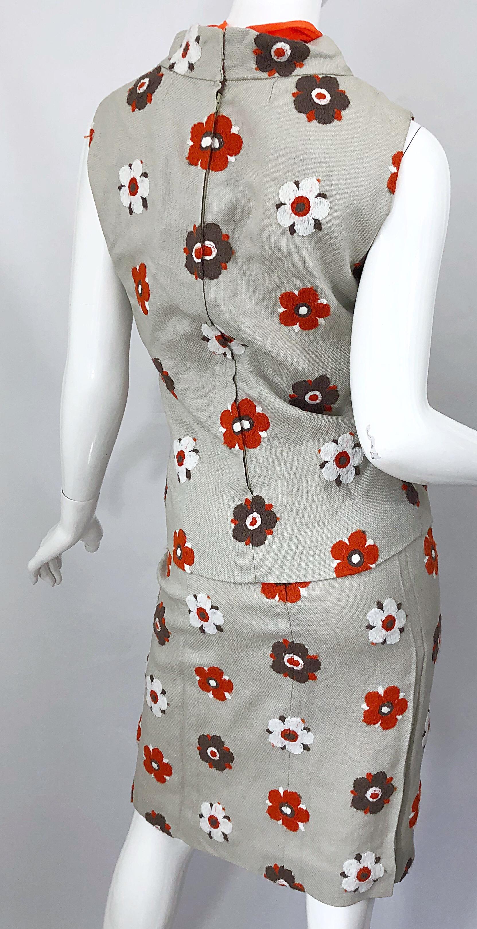 1960s Mr Blackwell Khaki + Orange Linen Embroidered Vintage 60s Shift Dress For Sale 3