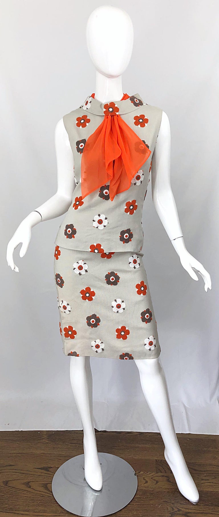 1960s Mr Blackwell Khaki + Orange Linen Embroidered Vintage 60s Shift Dress For Sale 9