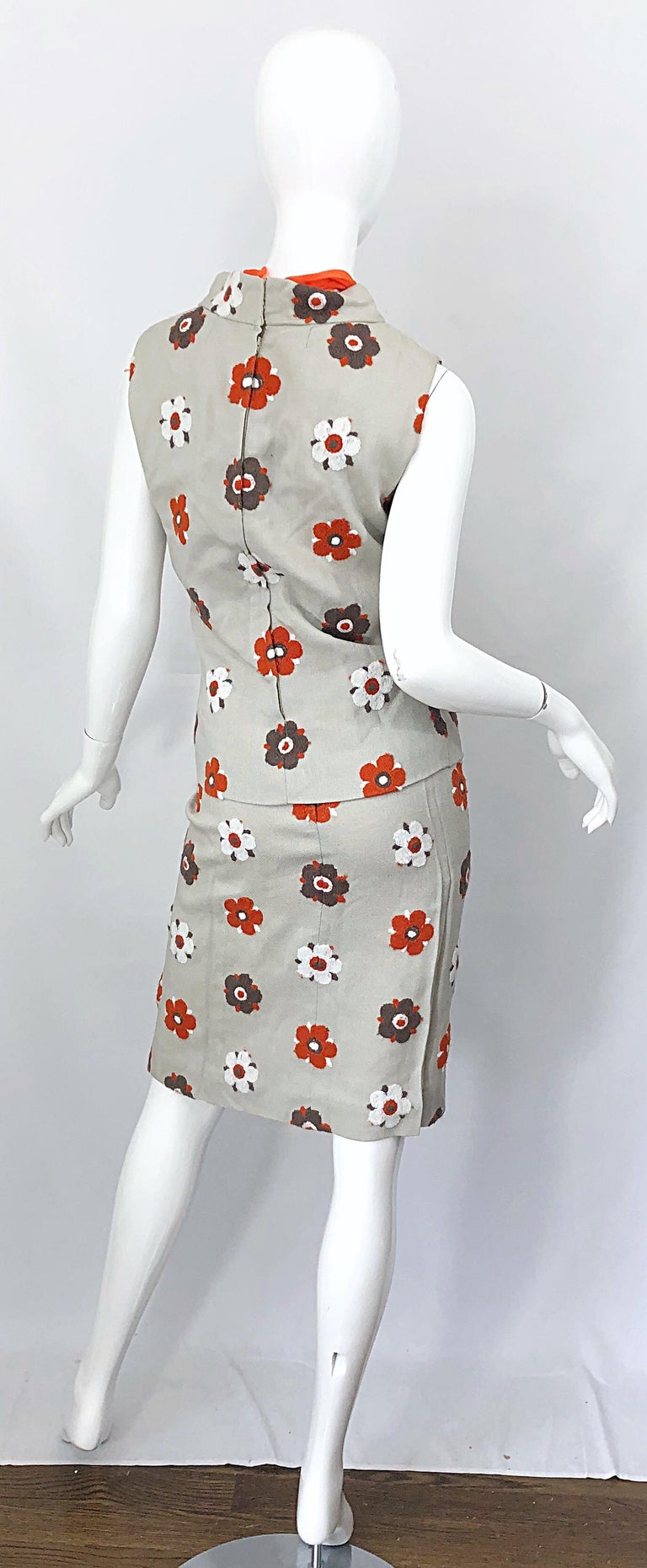 1960s Mr Blackwell Khaki + Orange Linen Embroidered Vintage 60s Shift Dress In Excellent Condition For Sale In San Diego, CA