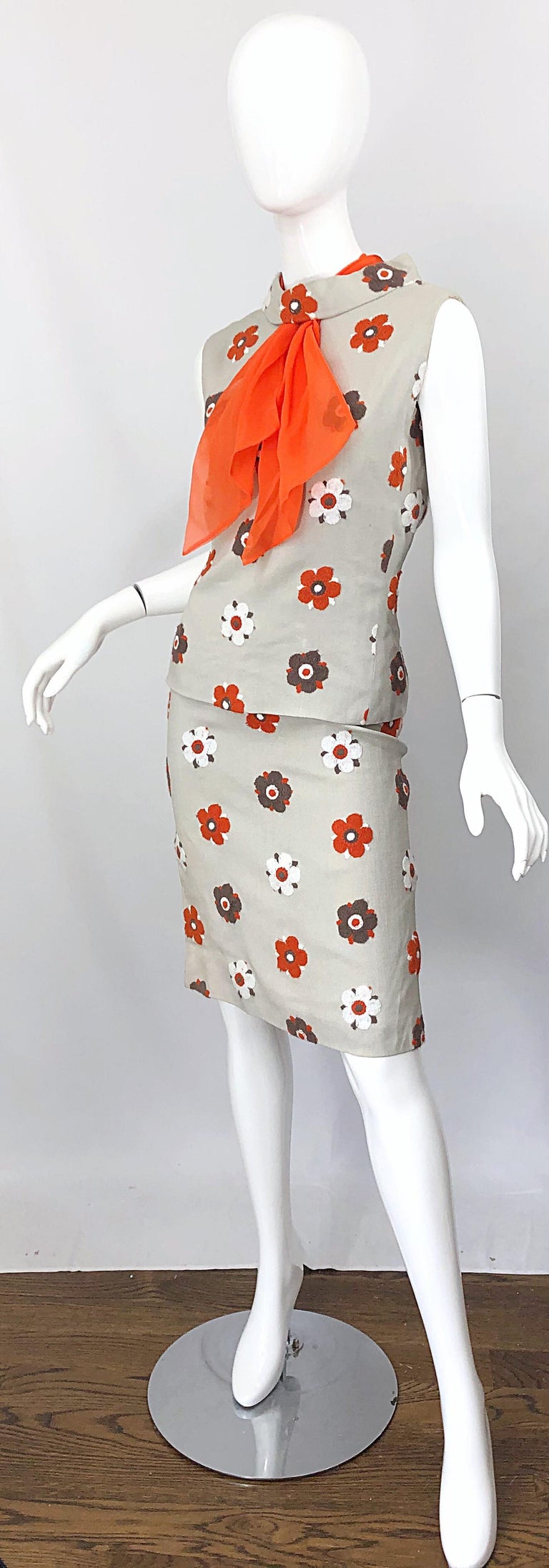 1960s Mr Blackwell Khaki + Orange Linen Embroidered Vintage 60s Shift Dress For Sale 1