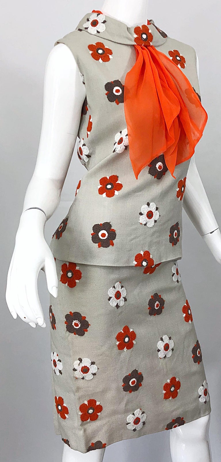 1960s Mr Blackwell Khaki + Orange Linen Embroidered Vintage 60s Shift Dress For Sale 2
