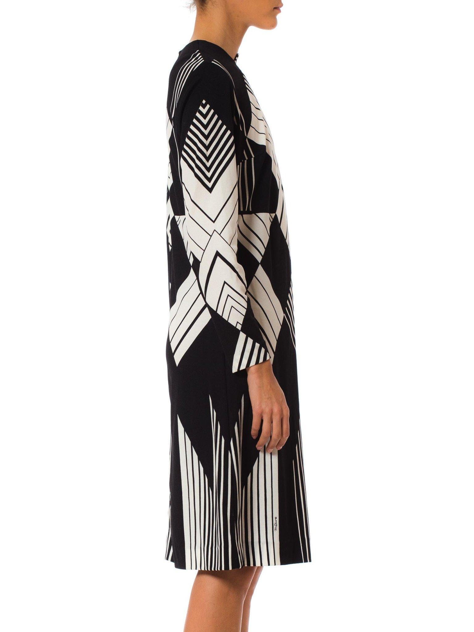 1960S MR DINO Style Black & White Polyester Jersey Op-Art Mod Geometric Long Sl In Excellent Condition For Sale In New York, NY