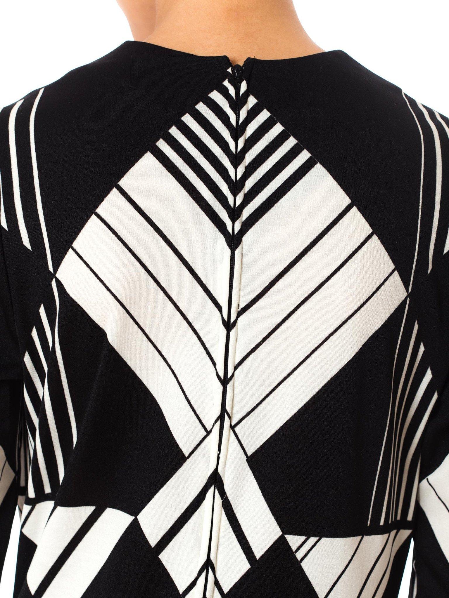 1960S MR DINO Style Black & White Polyester Jersey Op-Art Mod Geometric Long Sl For Sale 1