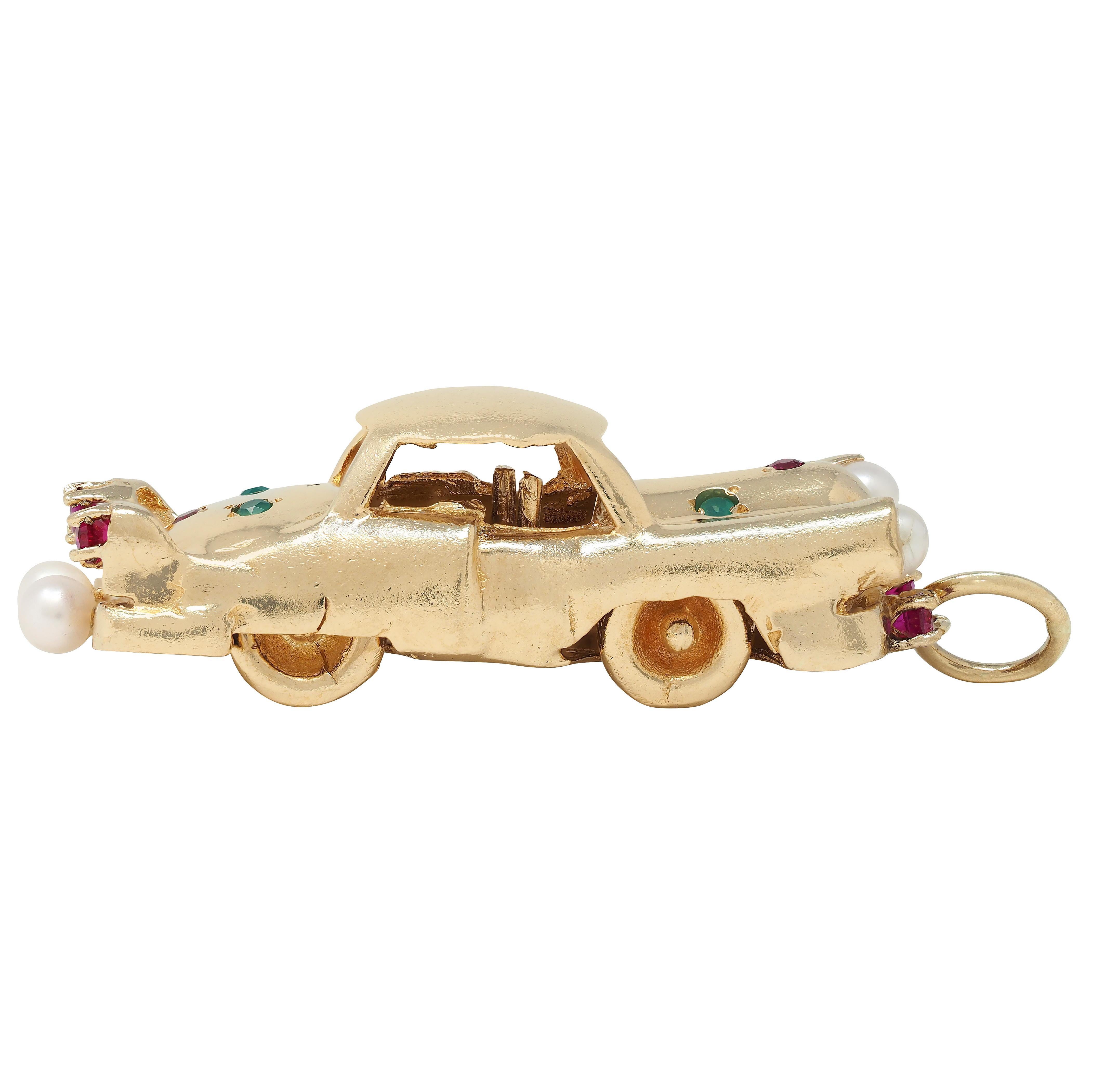 Taglio rotondo Ciondolo a forma di auto d'epoca in oro giallo 14 carati degli anni '60 con più gemme in vendita