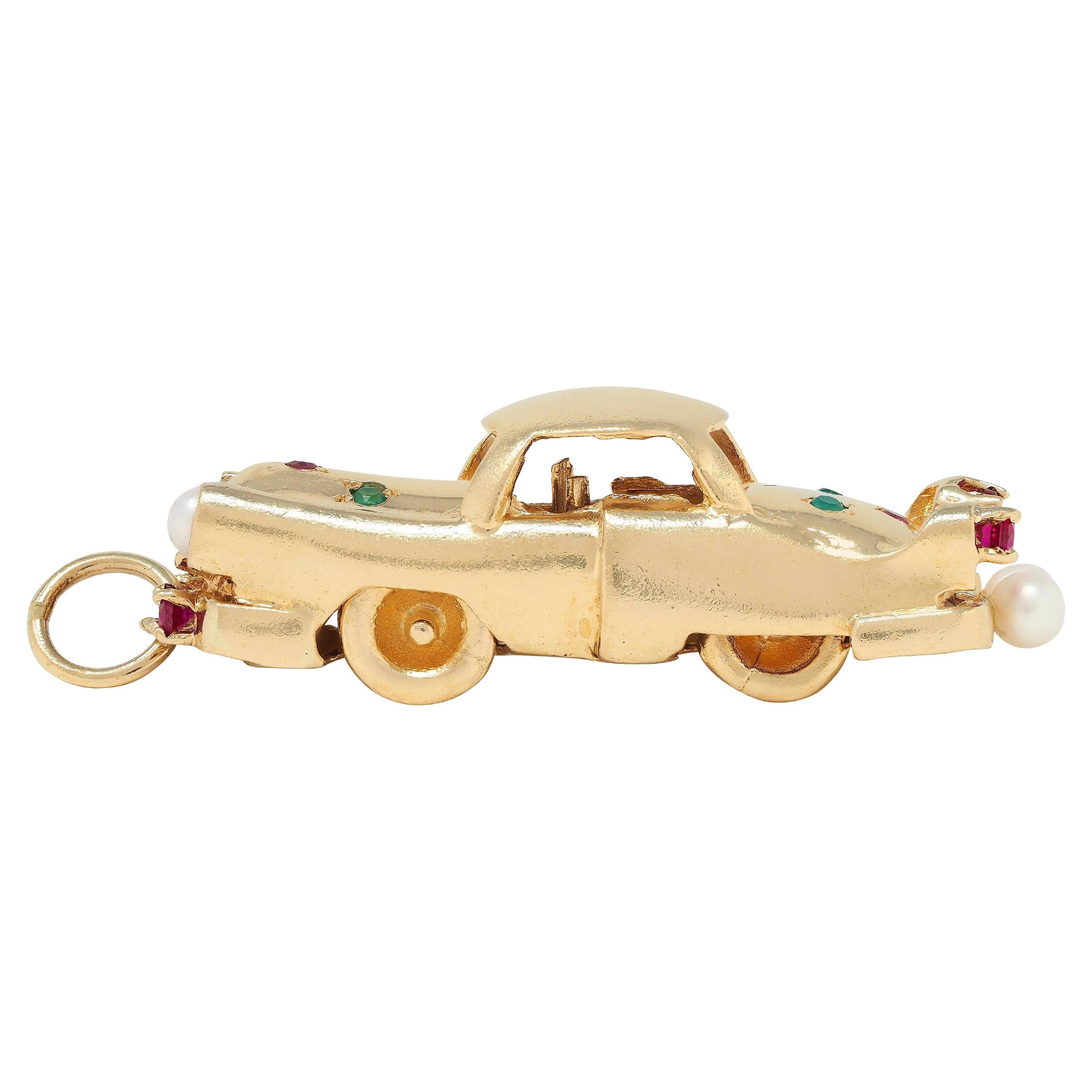 Ciondolo a forma di auto d'epoca in oro giallo 14 carati degli anni '60 con più gemme in vendita