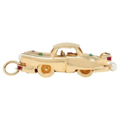 Ciondolo a forma di auto d'epoca in oro giallo 14 carati degli anni '60 con più gemme