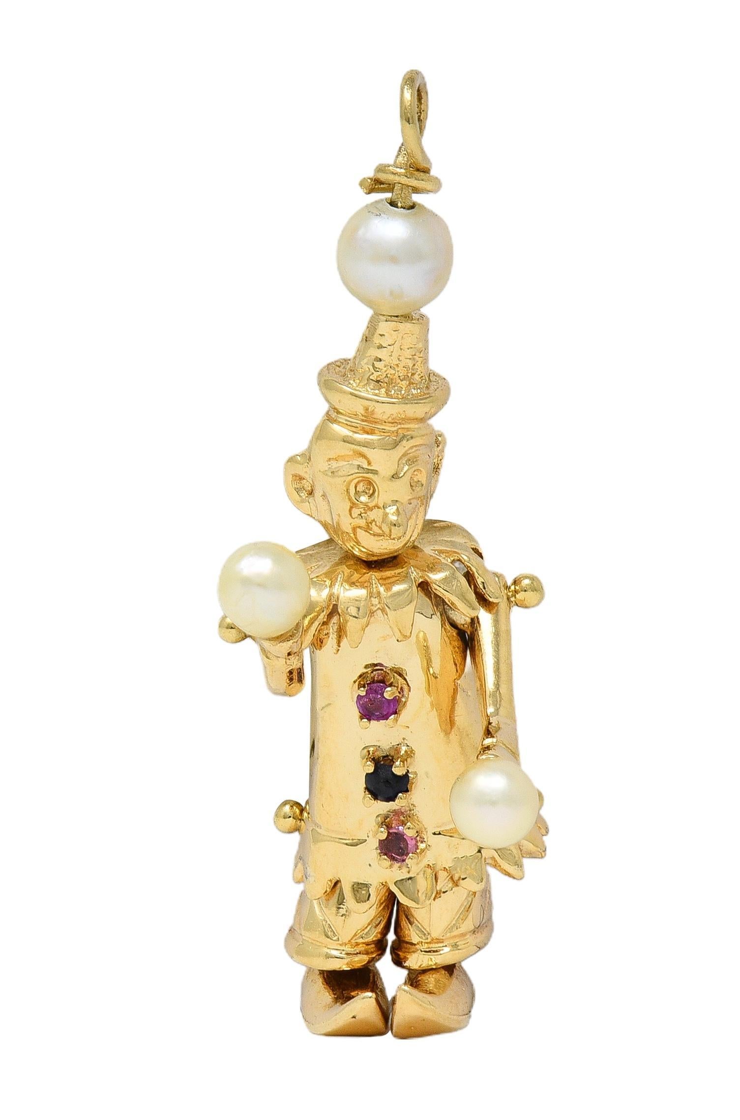 Conçu comme une figure de clown stylisée entièrement dimensionnelle avec chapeau et col à collerette.
Avec des chaussures pointues, un haut boutonné et un visage maquillé.
Les bras, les jambes et les pieds sont articulés et pivotent sur l'axe de