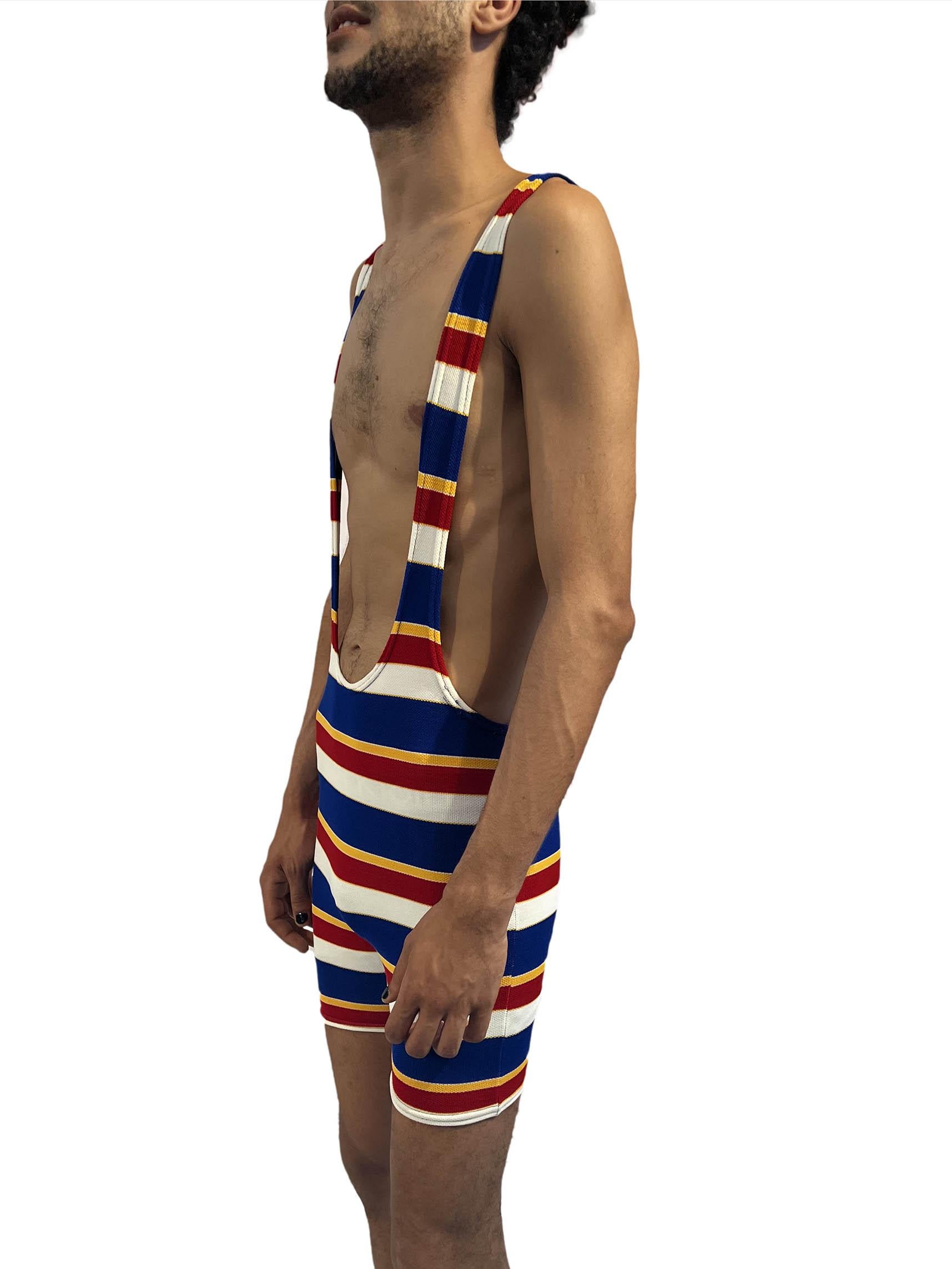 1960er Jahre Mehrfarbig gestreifter Polyester Piqu 1920er Jahre Stil Badeanzug (Braun) im Angebot