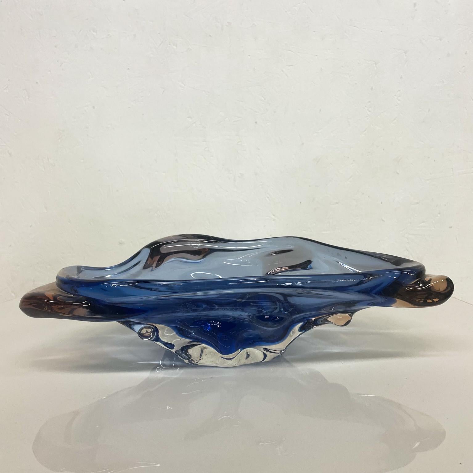 Sculptural dish
Modern expression organic free form Murano blue art glass sculptural dish
Unmarked
14 W x 7.5 D x 3.38 H
Preowned original unrestored vintage condition.
See images provided.

 